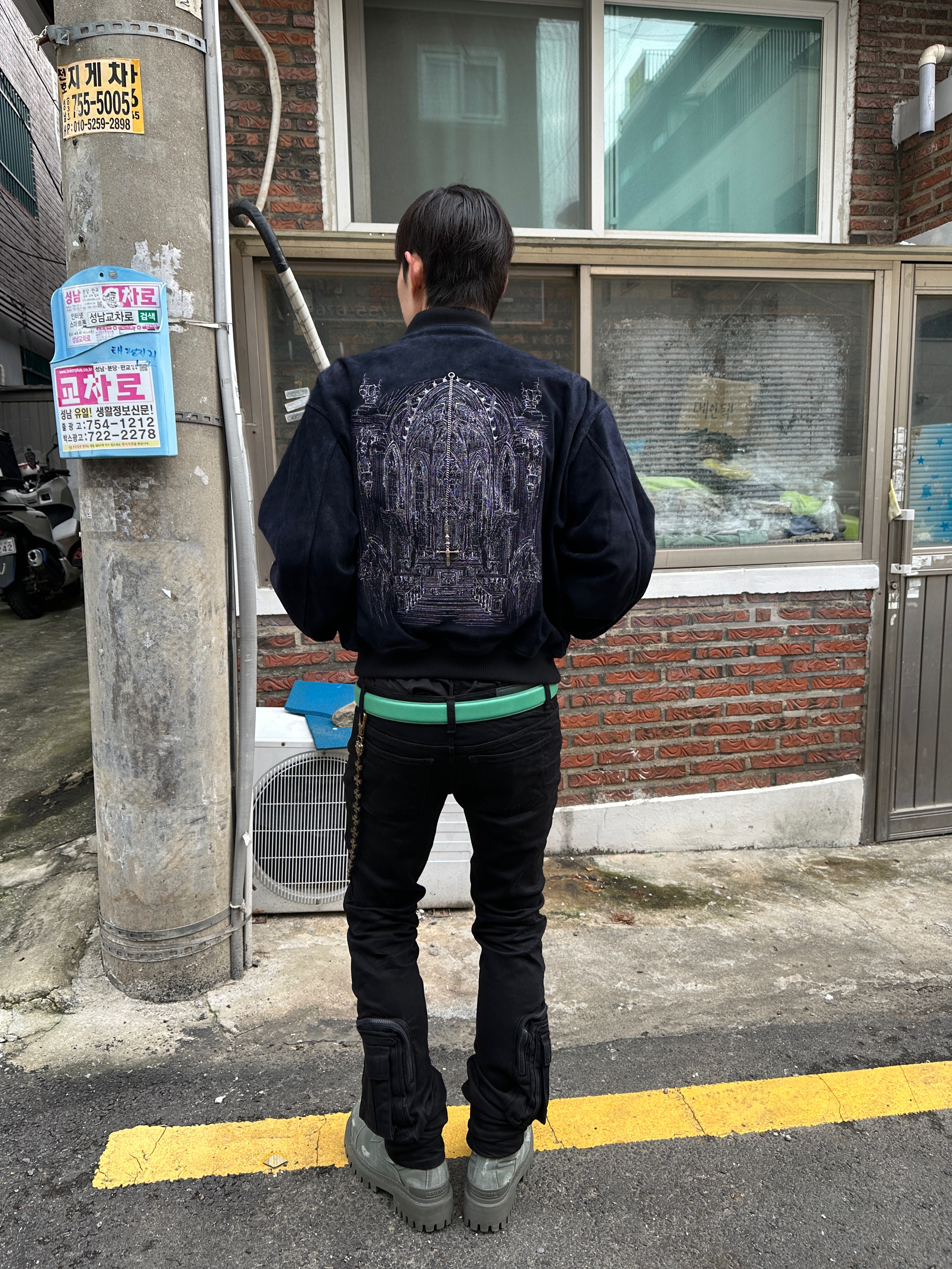 Undermycar 25SS Jeanne D'Arc Sword of Altar Embroidered Suede Blouson Navy, Undermycar 25FW Sinobi Tactical Slim Black Jeans Black 착용 스타일 - 1