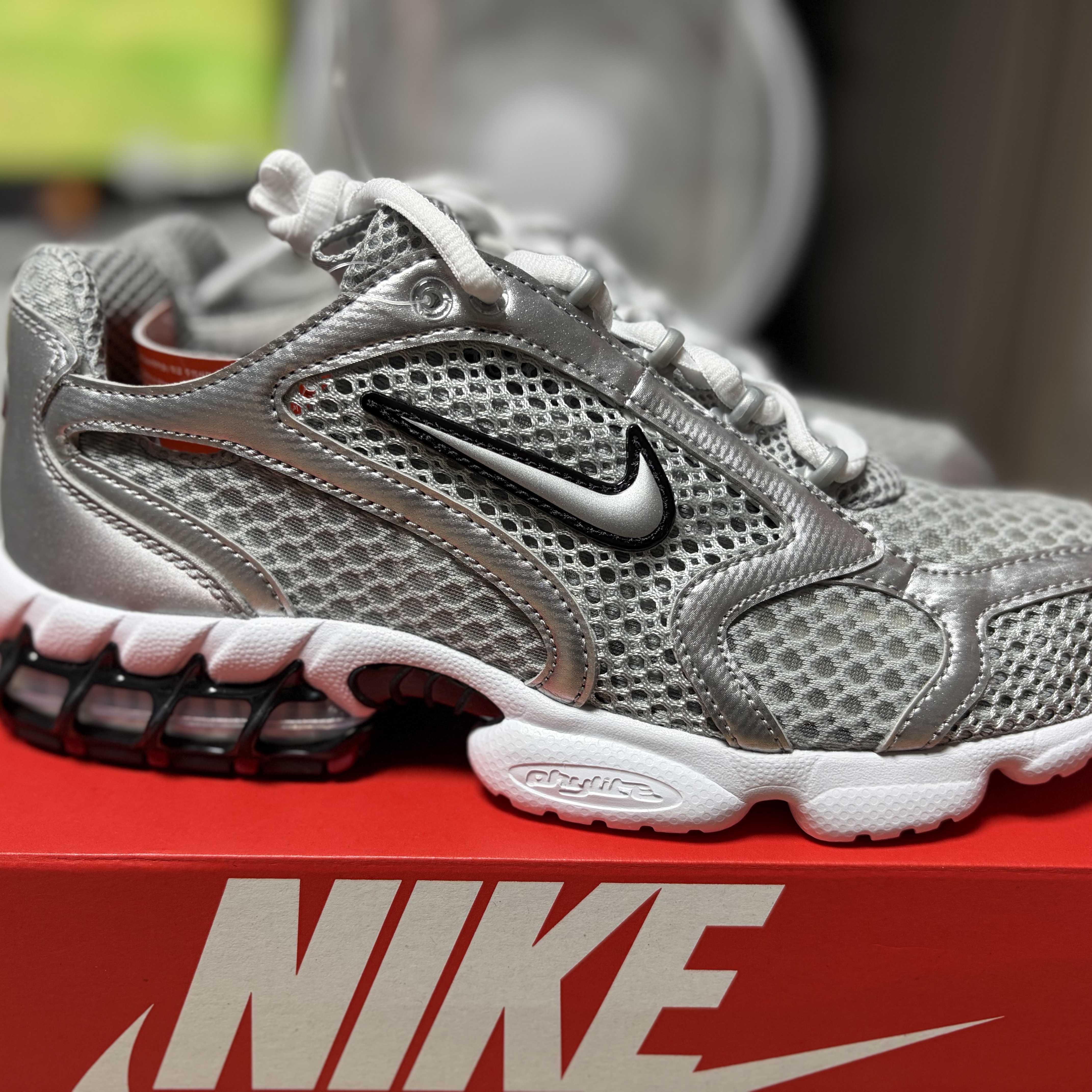 Nike Air Zoom Spiridon Cage 2 Metallic Silver 착용 스타일 - 3