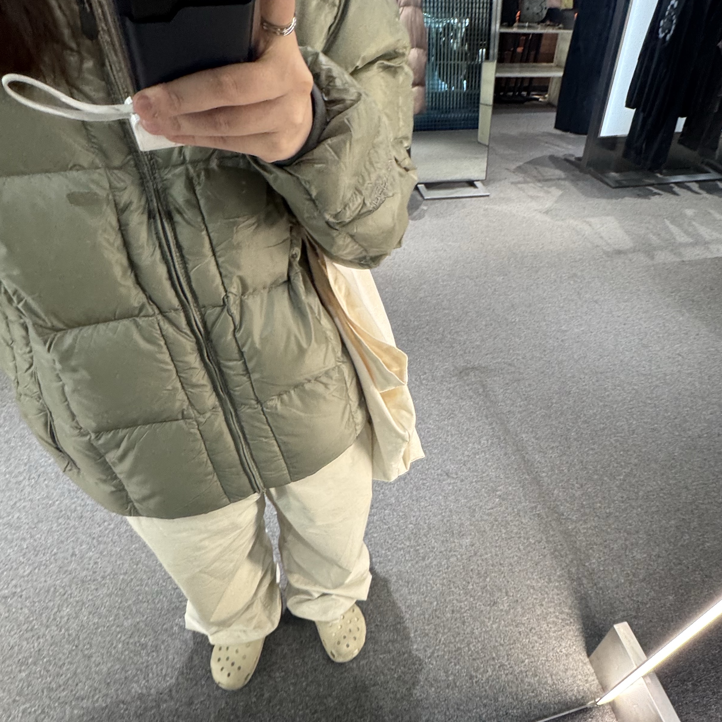 Thisisneverthat Pertex Light Down Jacket Dark Sage 착용 스타일