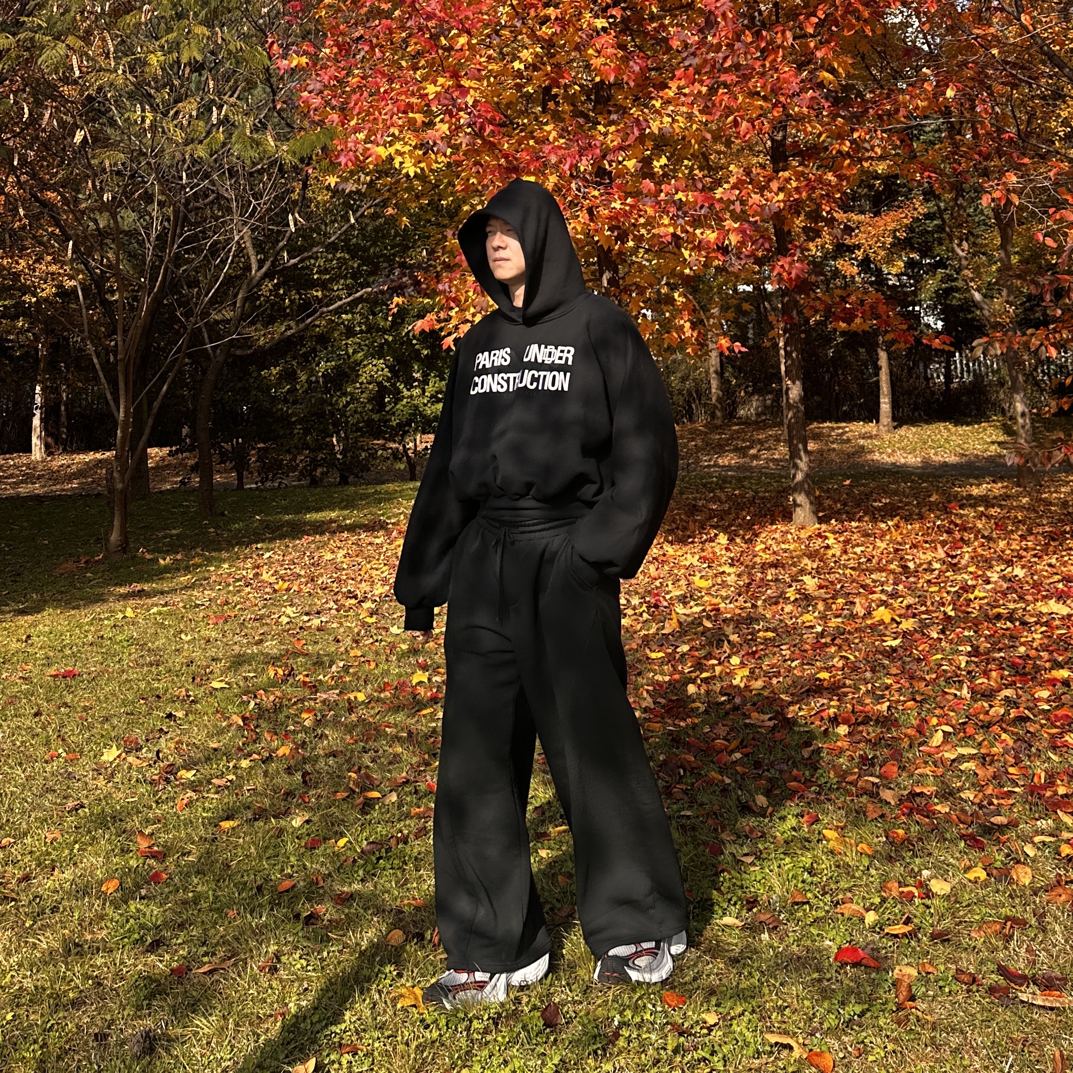 Balenciaga 10XL Sneakers Grey White Red 착용 스타일