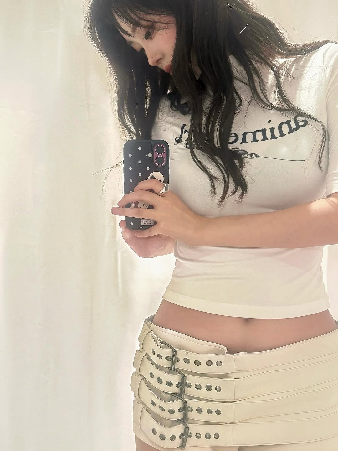 [KREAM 단독] Bonnae Belted Micro Shorts Ivory, [KREAM 단독] Bonnae Belted Micro Shorts Black 착용 스타일