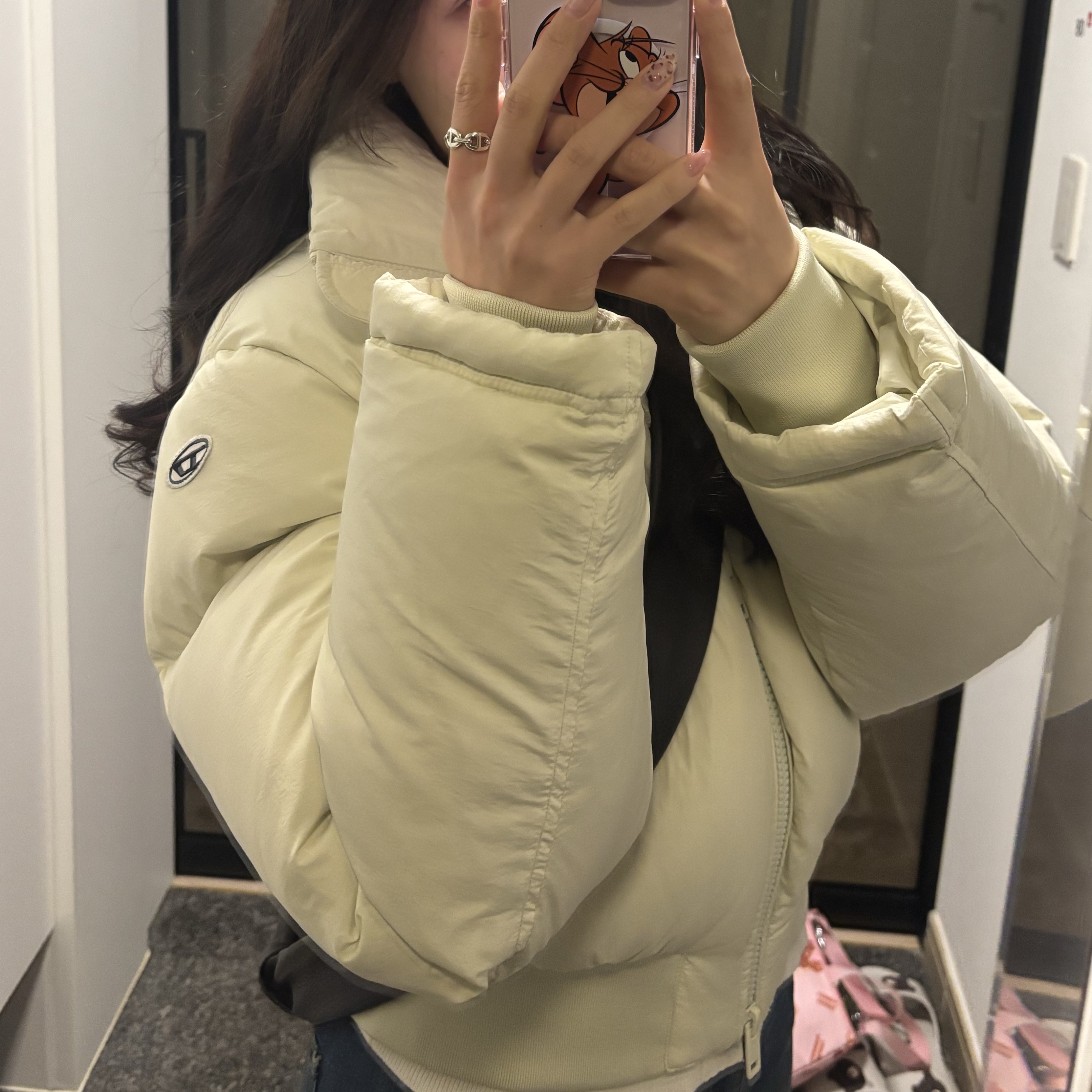 (W) Diesel W-Oluch Puffer Jacket with Oval D Patch Ivory 착용 스타일