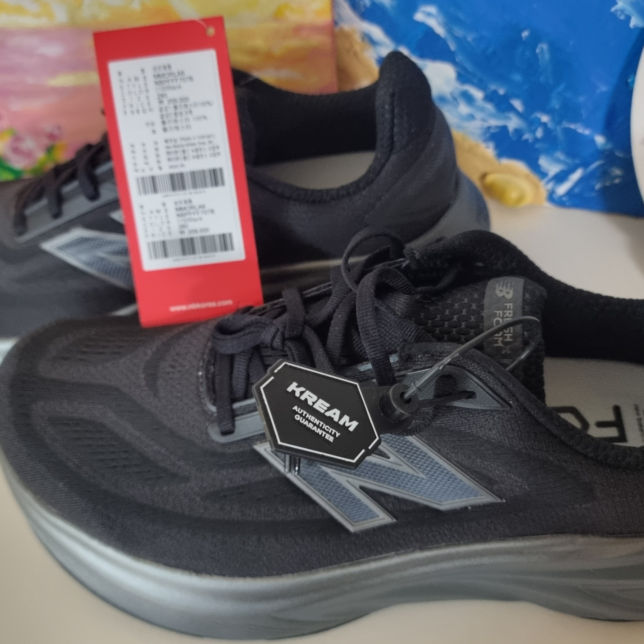New Balance Fresh Foam More v6 Black Castlerock Black Metallic - 2E 착용 스타일 - 2