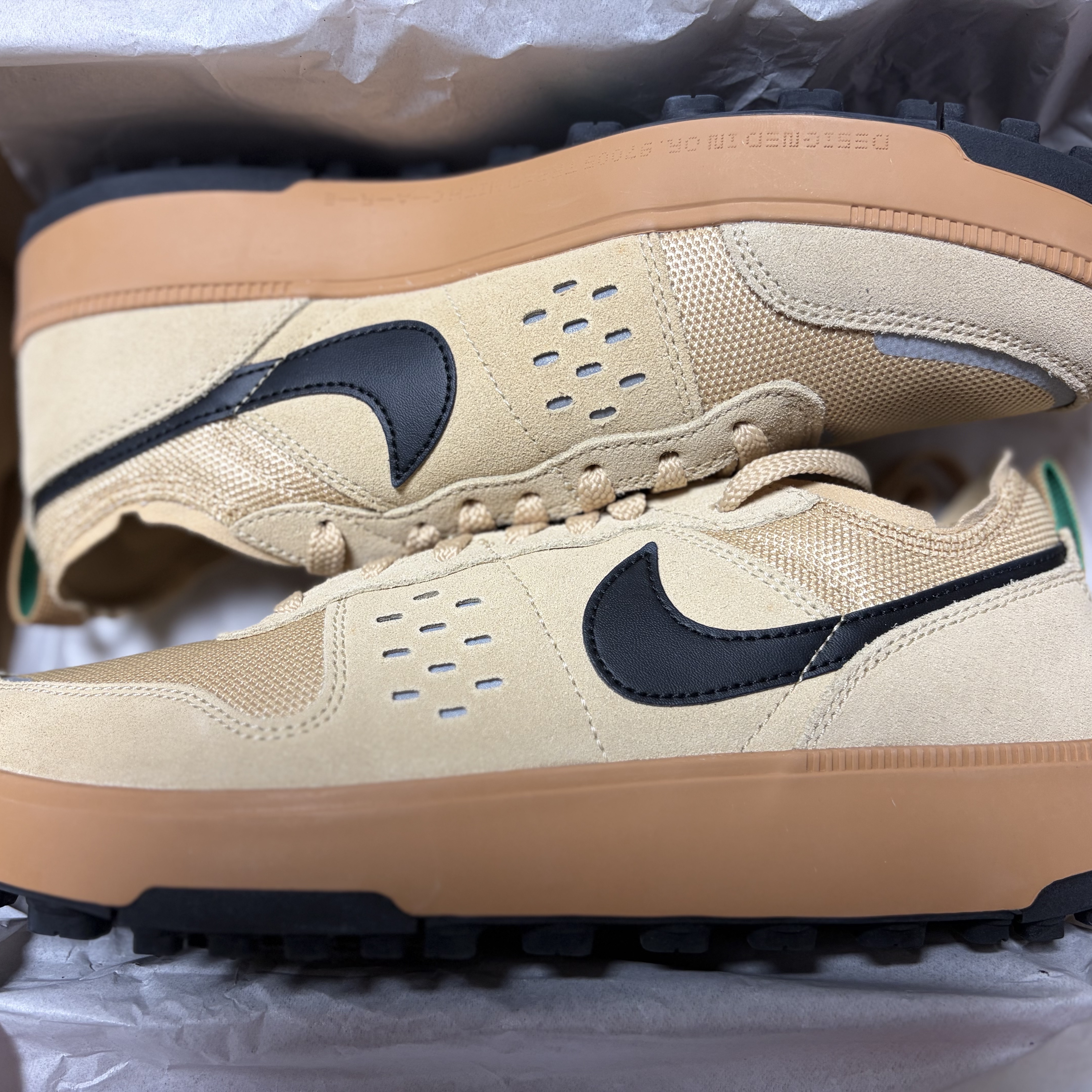 Nike C1TY Brownstone Flax Sesame 착용 스타일 - 2