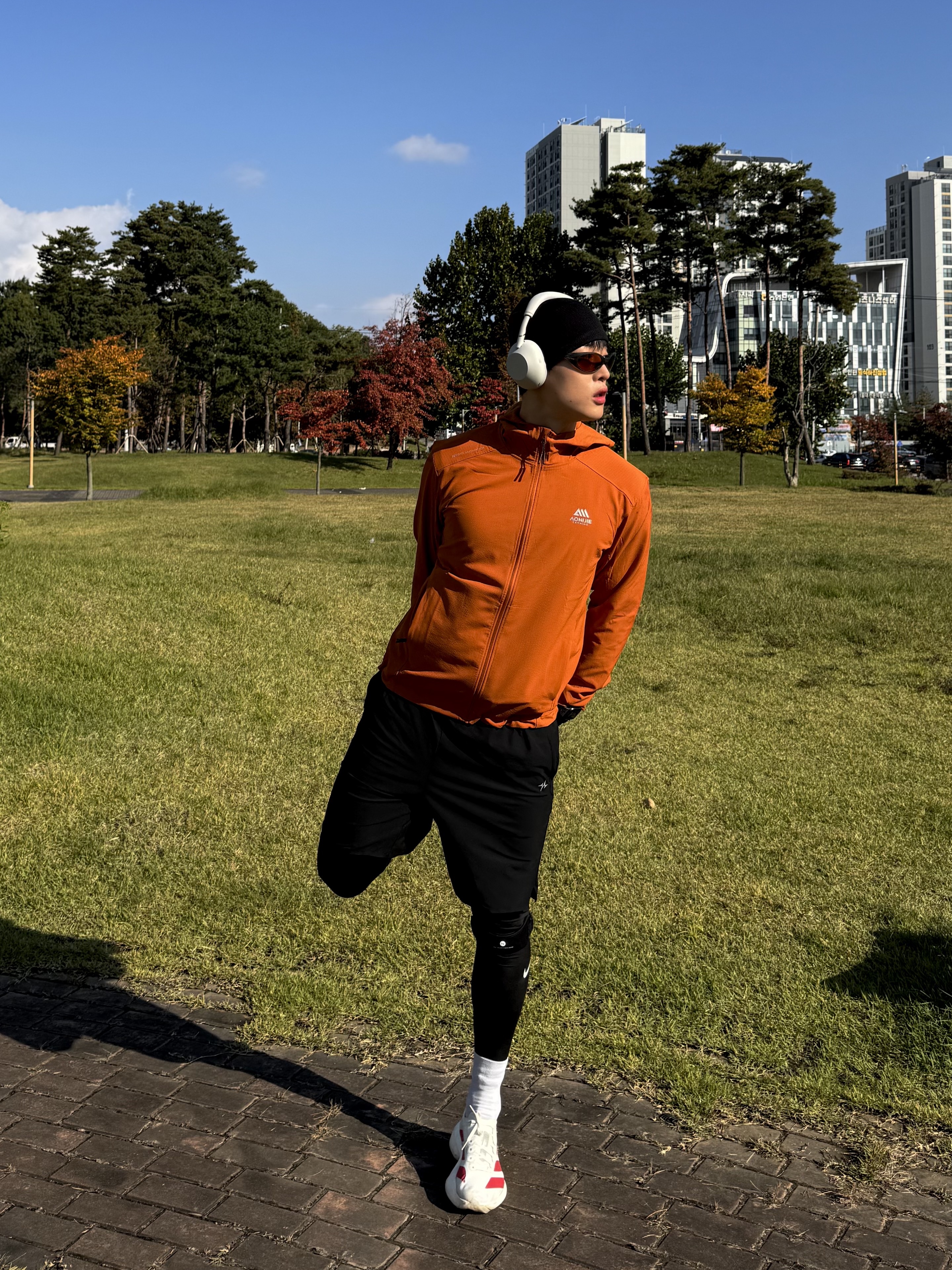 Oakley Eye Jacket Redux Latitude Collection Matte Olive Ink Frame Prizm Bronze Lenses High Bridge Fit, Sony WH-1000XM6 Platinum Silver (Korean Ver.) 착용 스타일 - 2