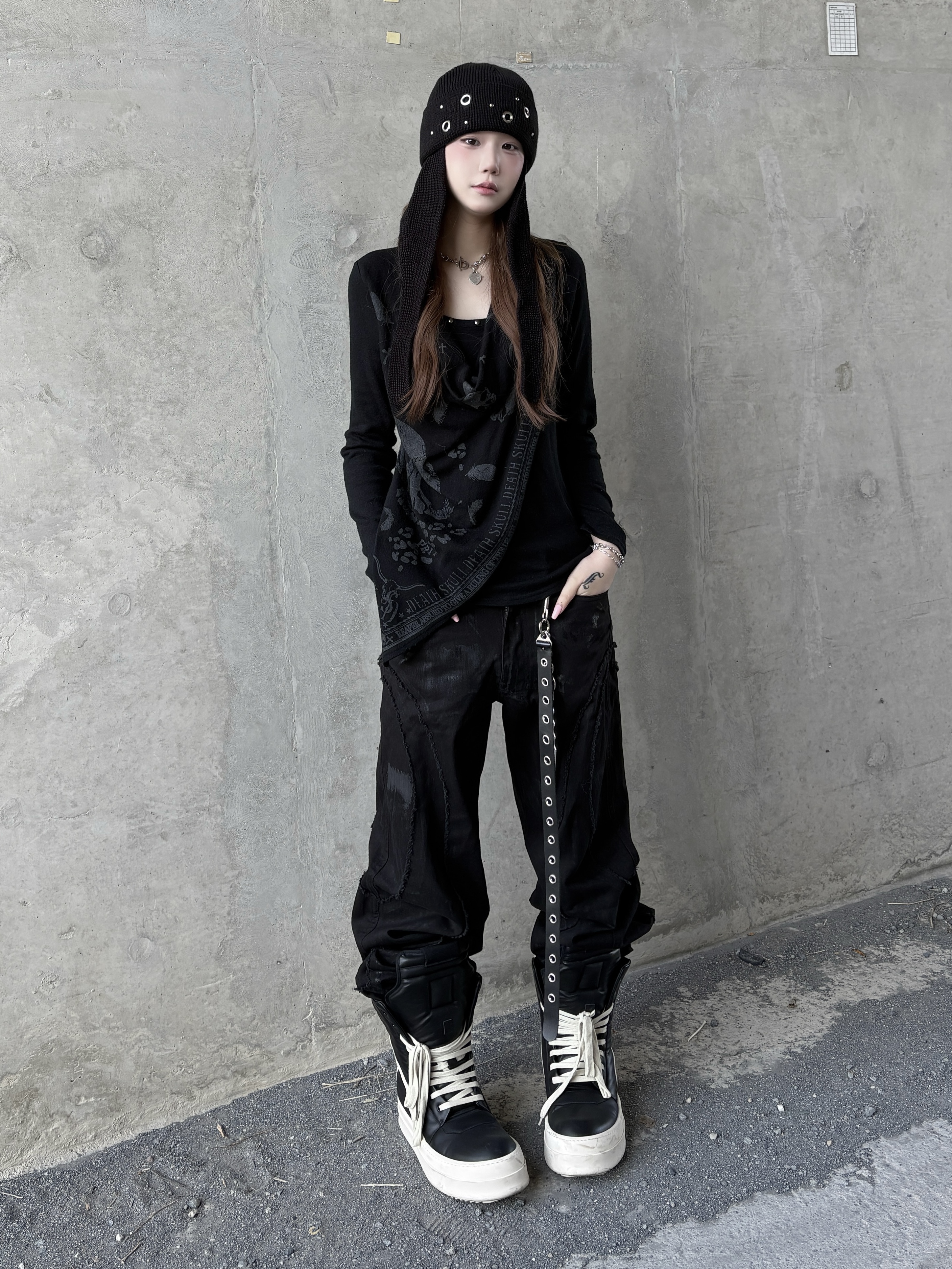 Rick Owens Mega Bumper Geobasket Black Milk, DAUSPICE Eyelet Stud Earflap Beanie Black 착용 스타일 - 1