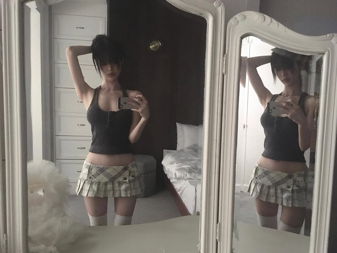 [KREAM 단독] Bonnae Micro mini pleats skirt Black, [KREAM 단독] Bonnae Micro mini pleats skirt Ivory 착용 스타일