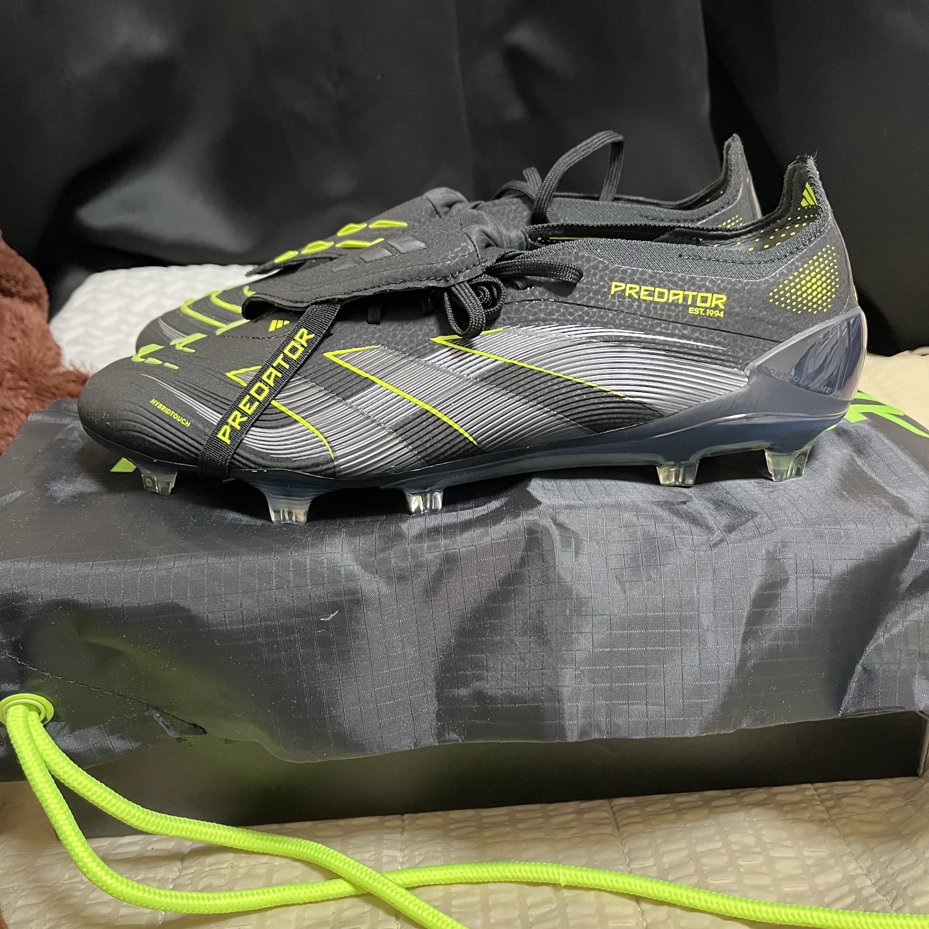 Adidas Predator Elite Foldover Tongue FG Core Black Carbon 착용 스타일 - 1