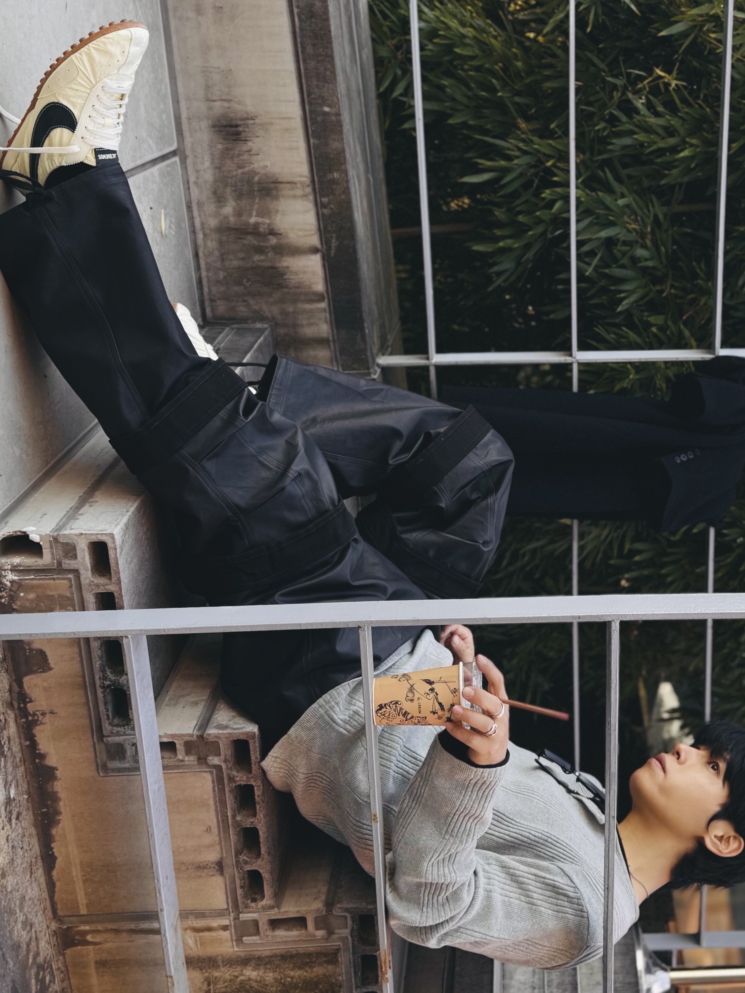 Nike x Jacquemus Moon Shoe SP Alabaster Off Noir, farfromwhat far layered work pants_black 착용 스타일 - 1