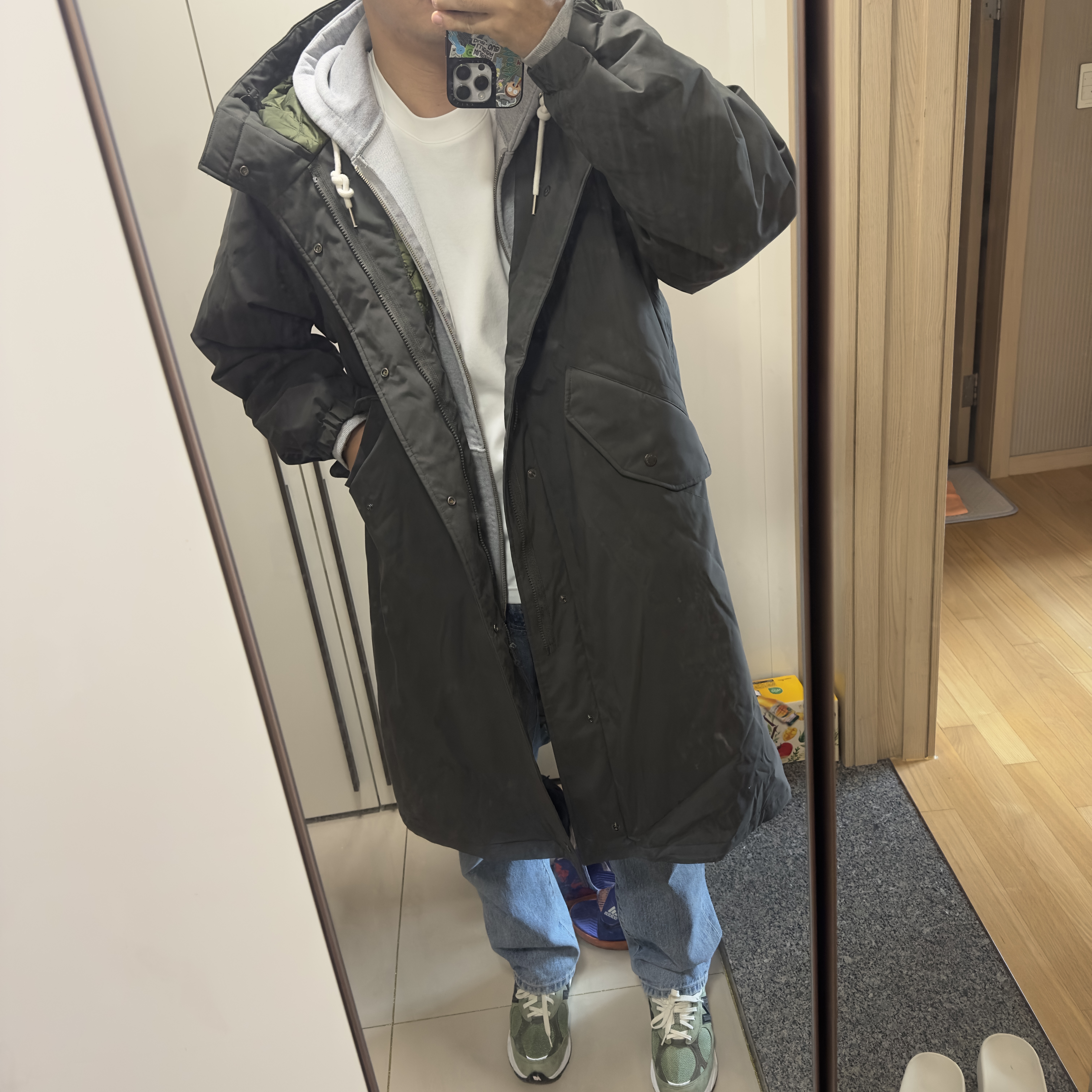 Uniqlo x Engineered Garments Pufftech Hooded Coat Dark Green 착용 스타일