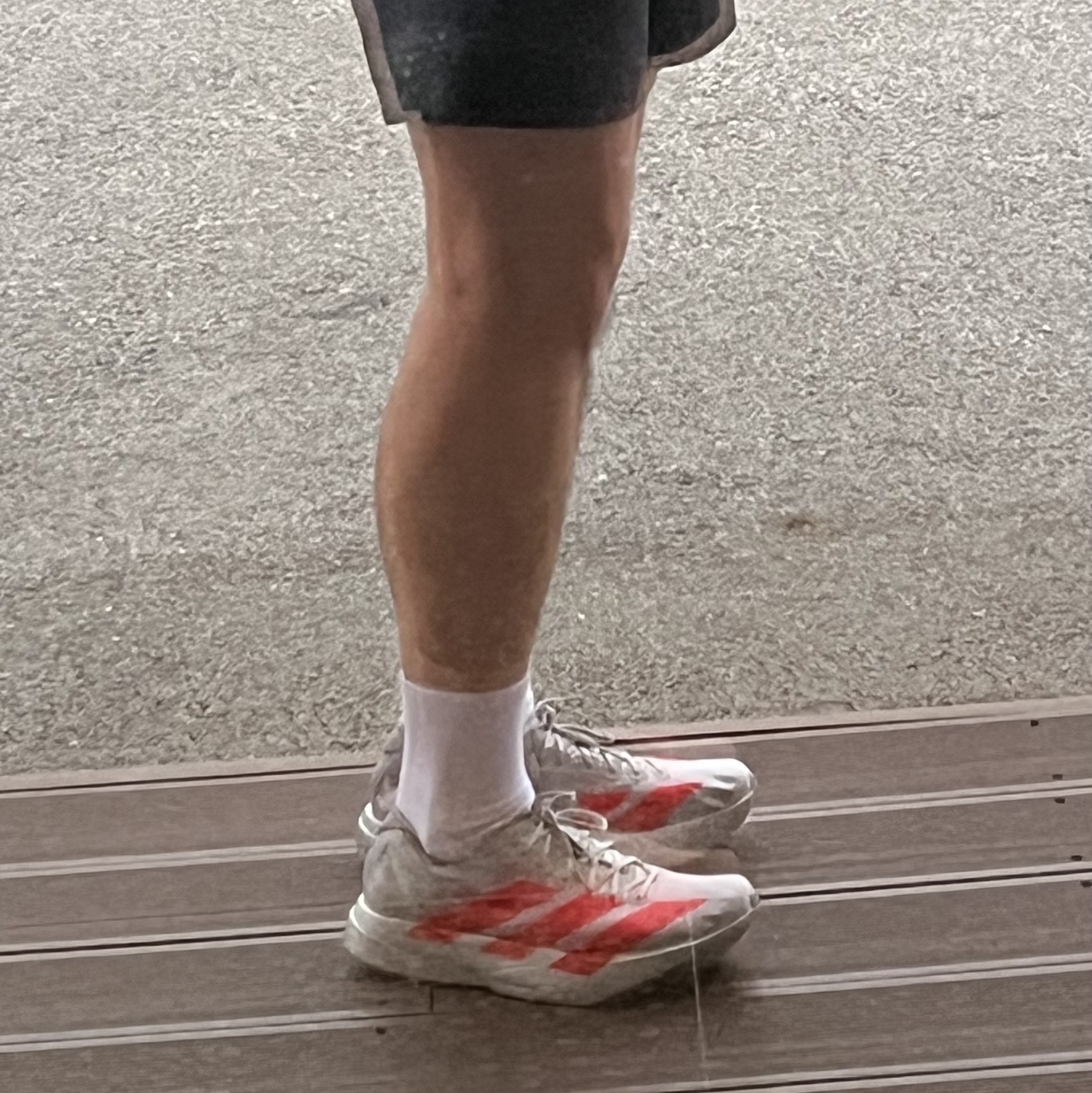 Adidas Adizero Adios Pro 4 Silver Metallic Lucid Red 착용 스타일