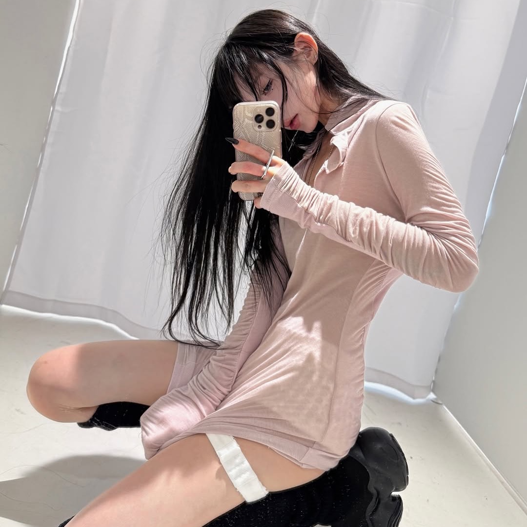 [KREAM 단독] Bonnae Ruched Polo Dress Pink, [KREAM 단독] Bonnae Ruched Polo Dress Black 착용 스타일