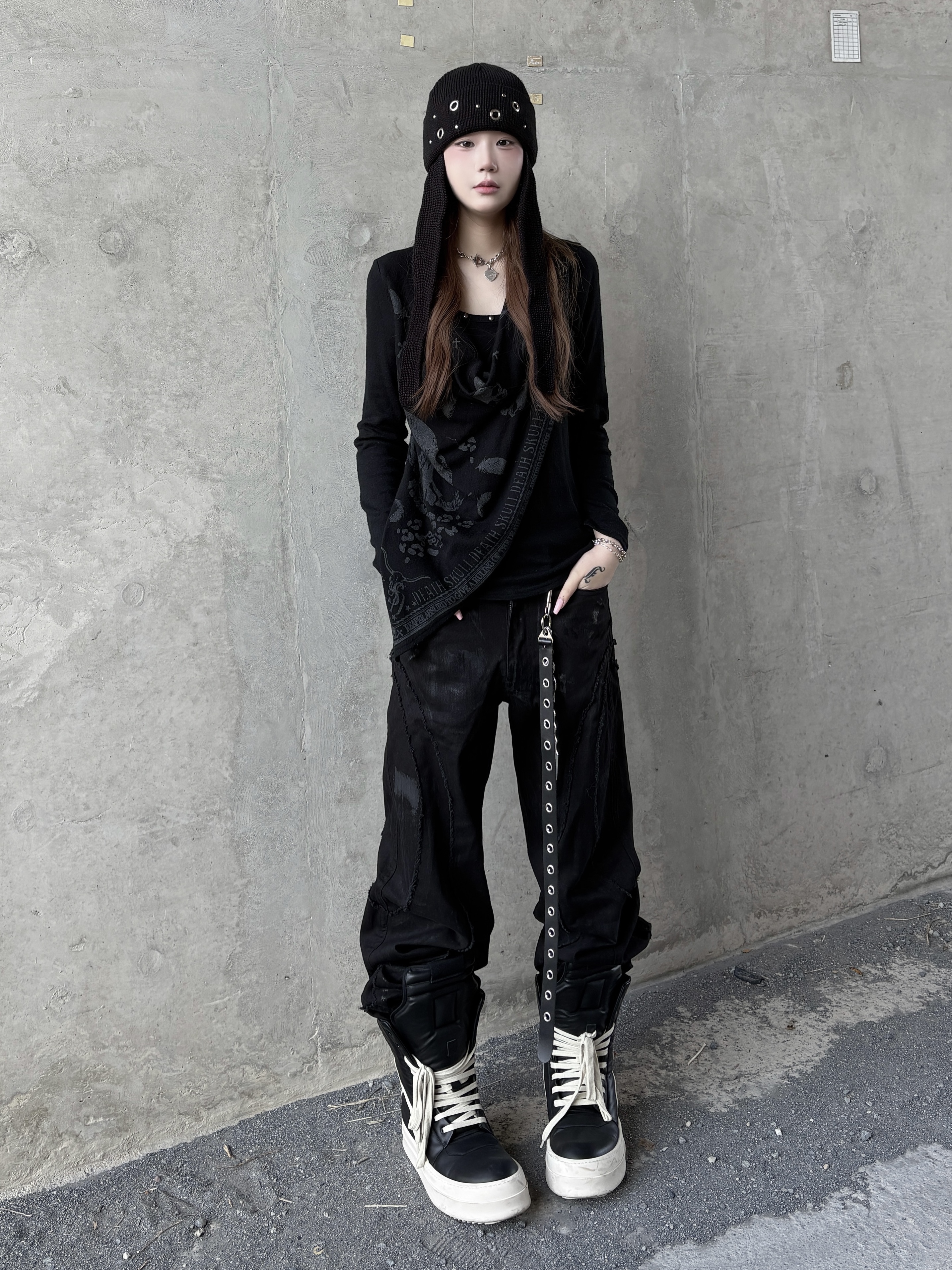 Rick Owens Mega Bumper Geobasket Black Milk, DAUSPICE Eyelet Stud Earflap Beanie Black 착용 스타일 - 2