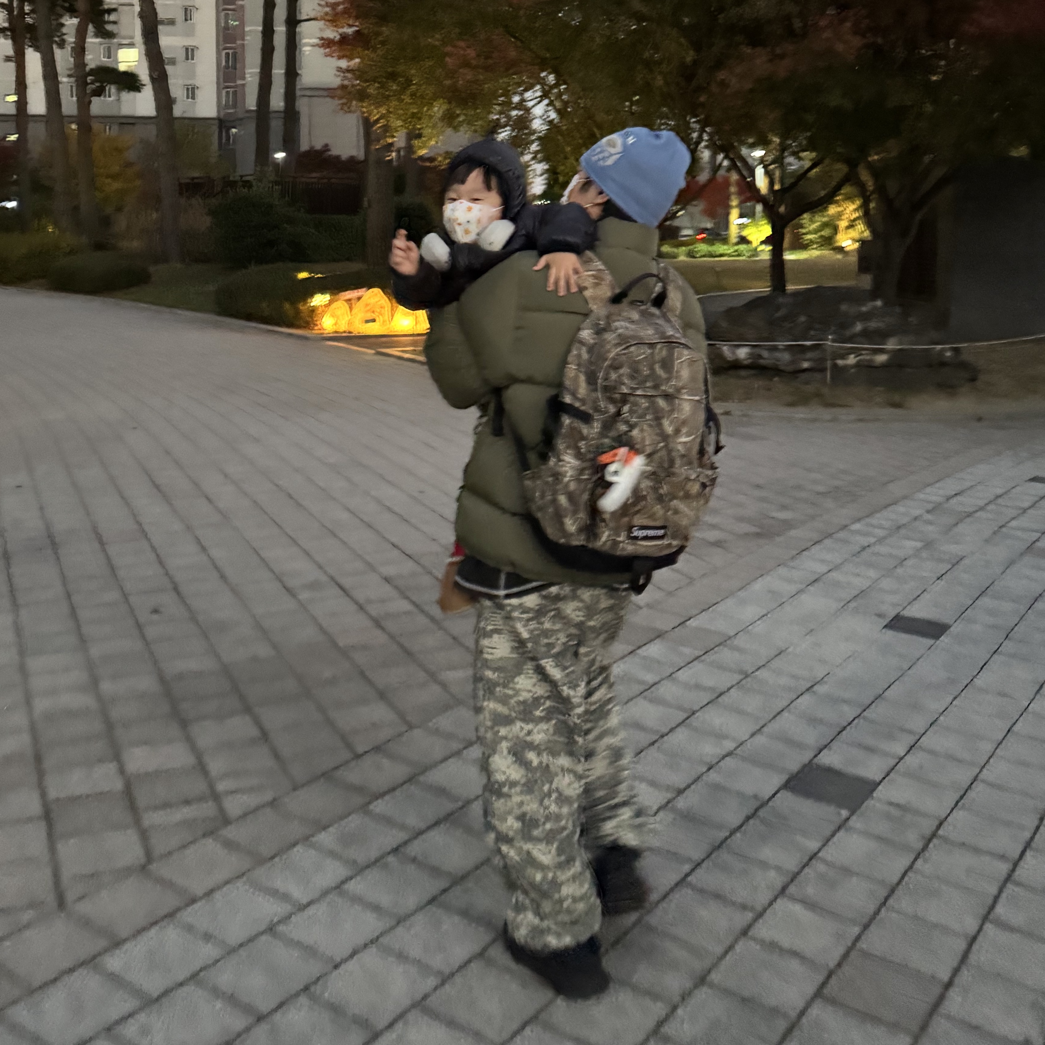 Stussy x Mountain Hardwear Caelum Dome Beanie Nitric Blue, Stussy Ripstop Down Puffer Jacket Olive - 22FW 착용 스타일 - 2