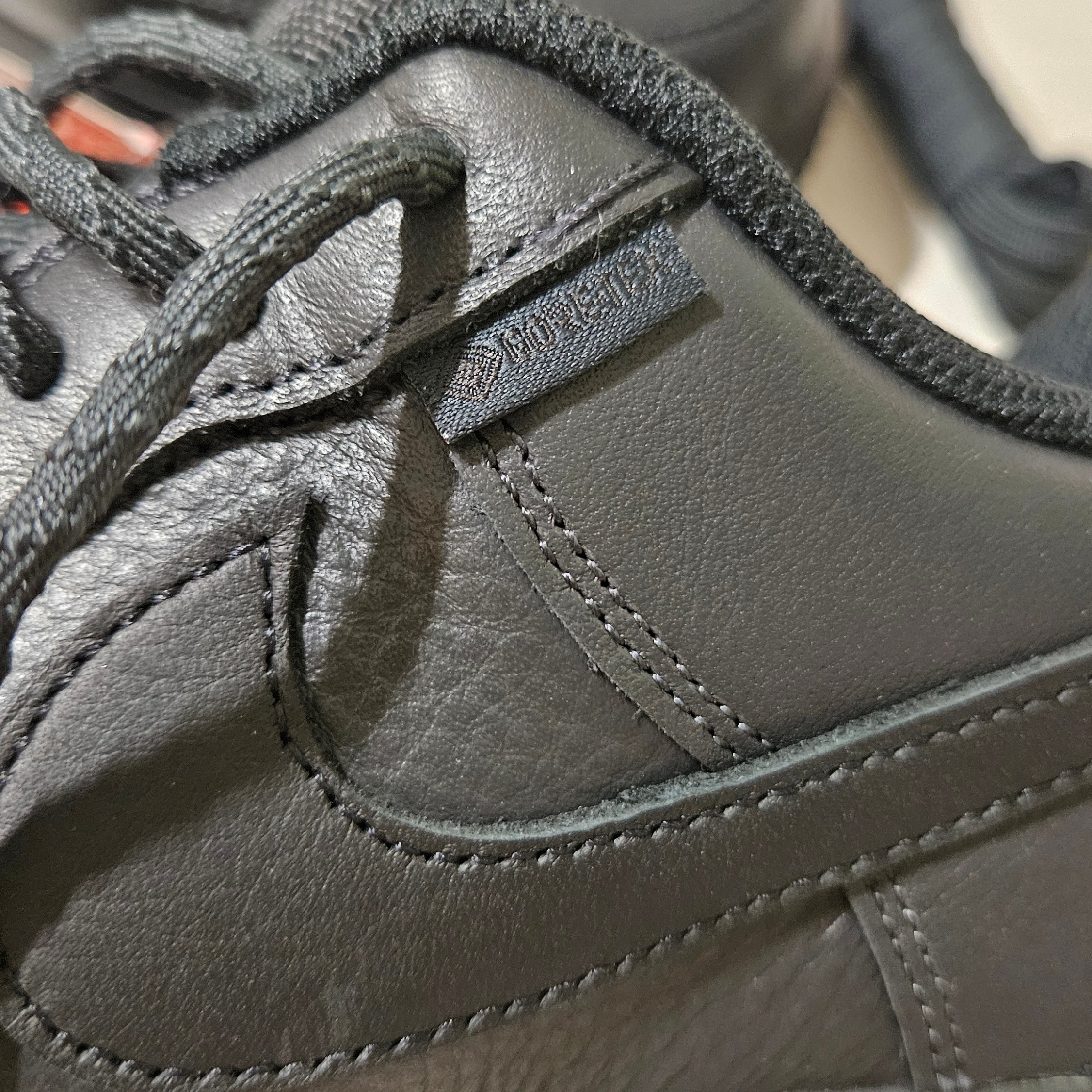 Nike Air Force 1 Low Gore-Tex Vibram Off Noir and Black 착용 스타일 - 4