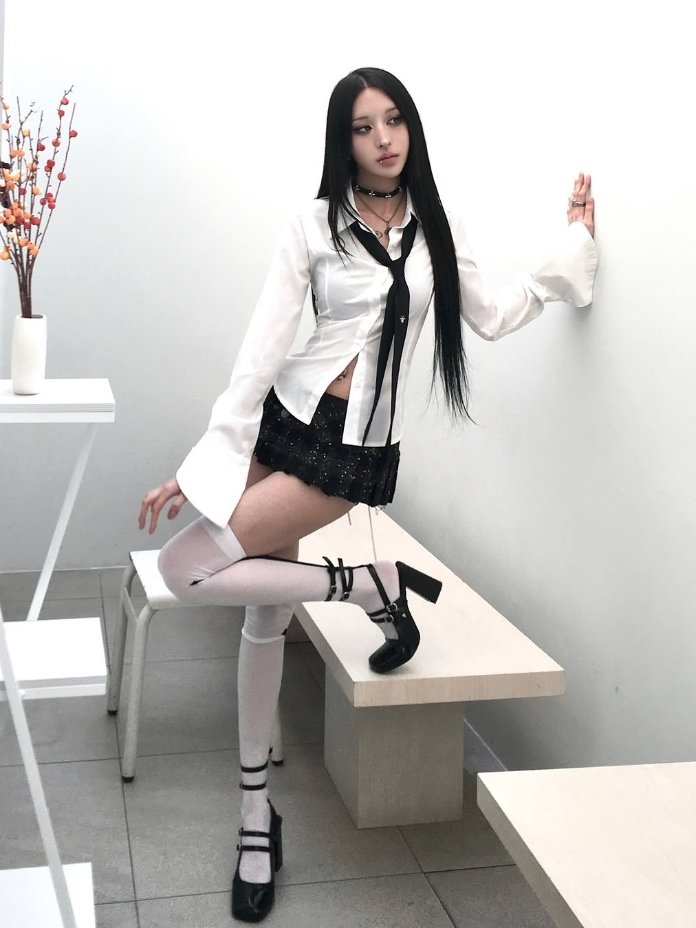 [KREAM 단독] Bonnae Micro mini pleats skirt Black, [KREAM 단독] Bonnae Micro mini pleats skirt Ivory 착용 스타일