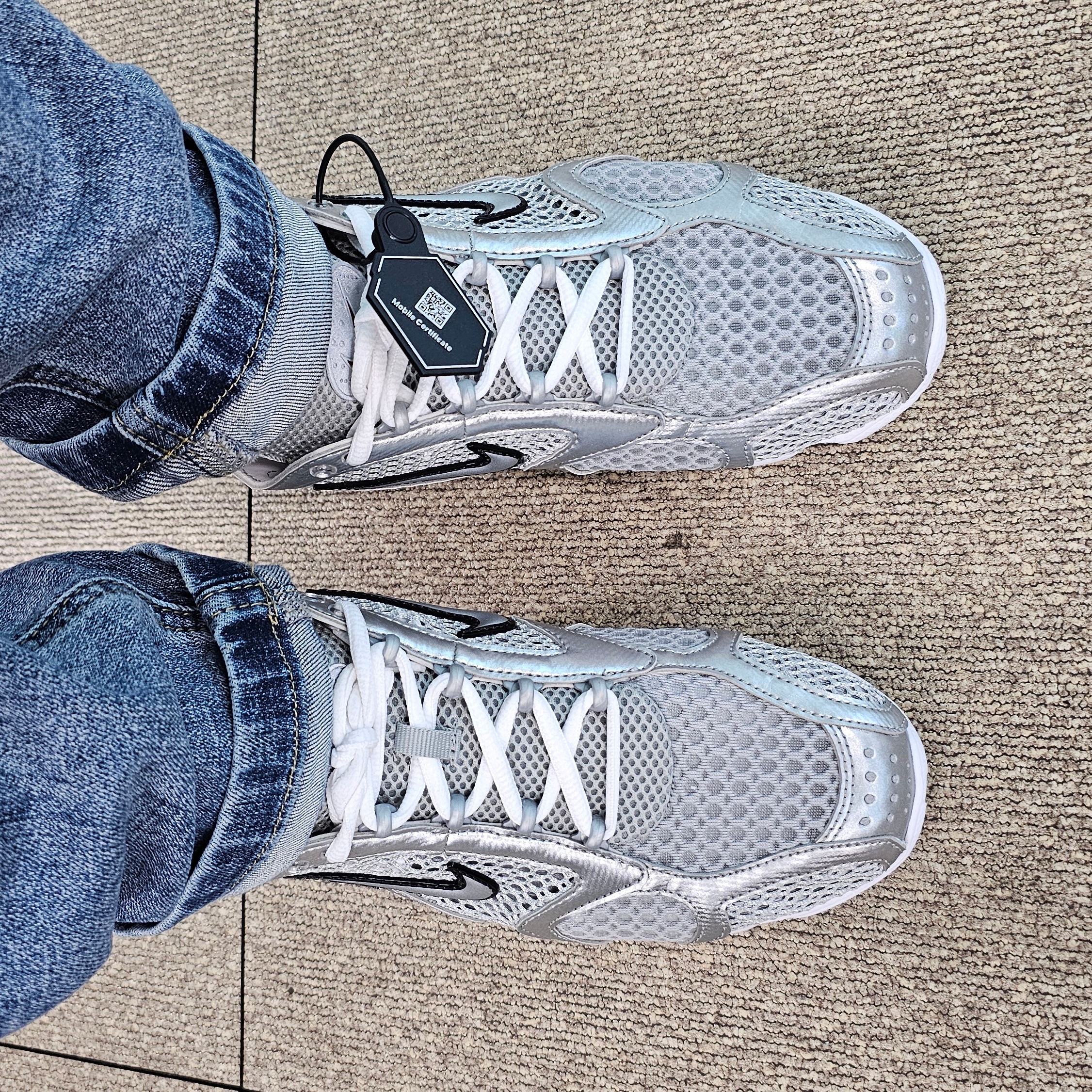 Nike Air Zoom Spiridon Cage 2 Metallic Silver 착용 스타일 - 1