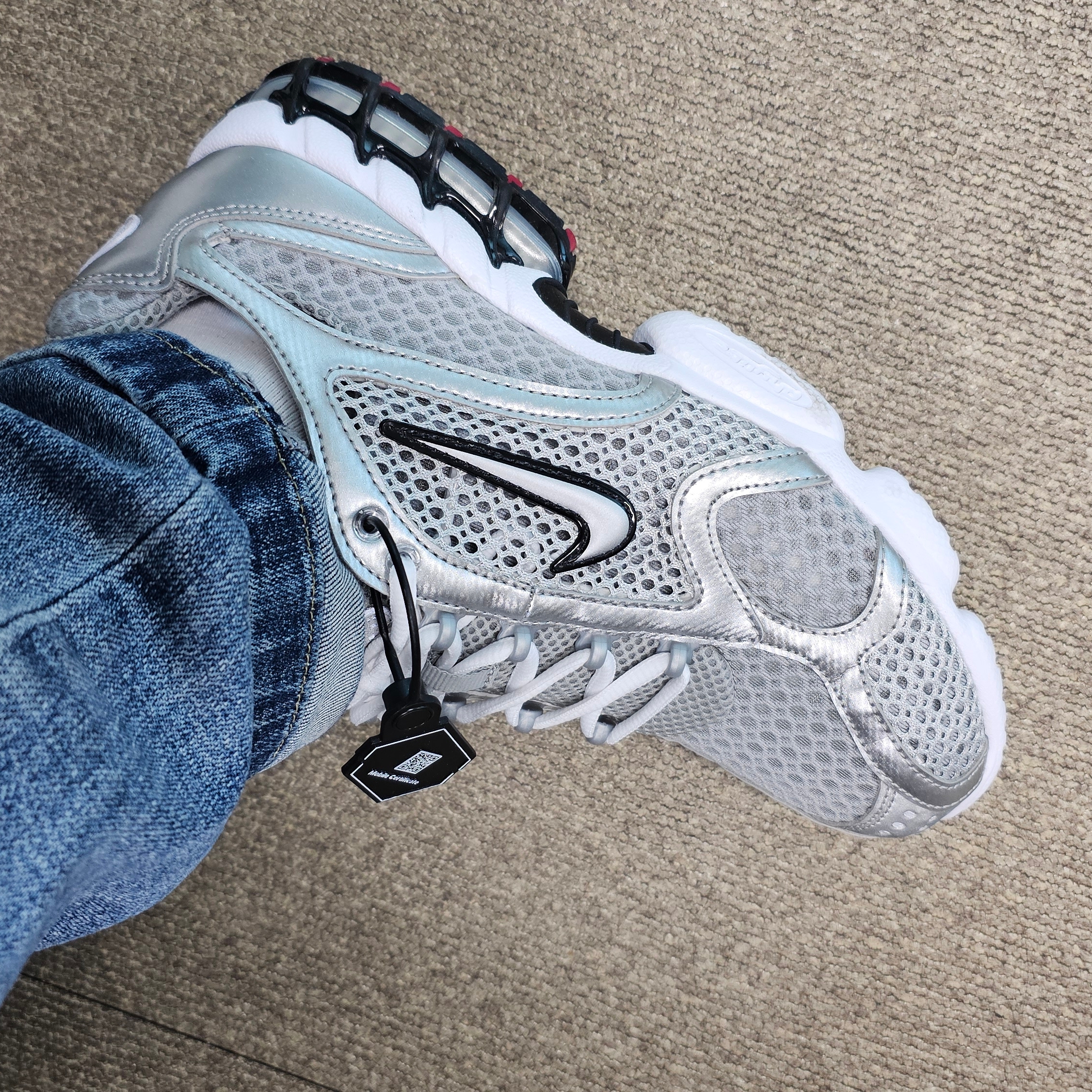 Nike Air Zoom Spiridon Cage 2 Metallic Silver 착용 스타일 - 2
