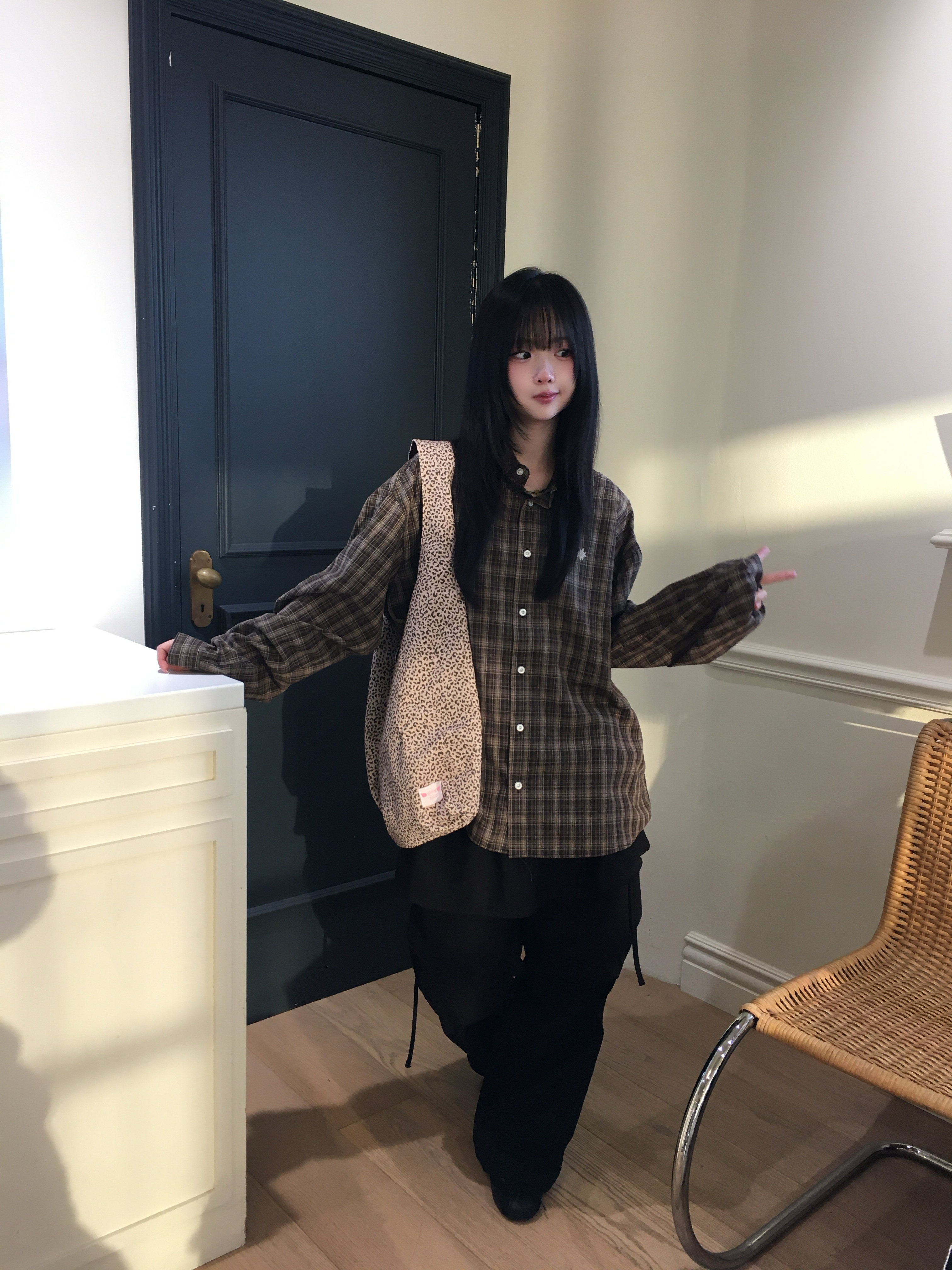 SLOW RECORD HOUSE Kane Check Shirt Brown 착용 스타일 - 2