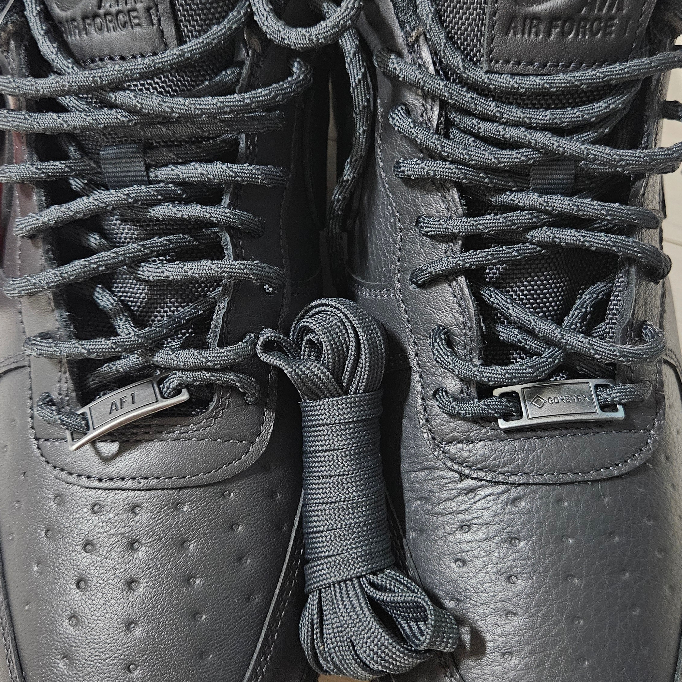 Nike Air Force 1 Low Gore-Tex Vibram Off Noir and Black 착용 스타일 - 3