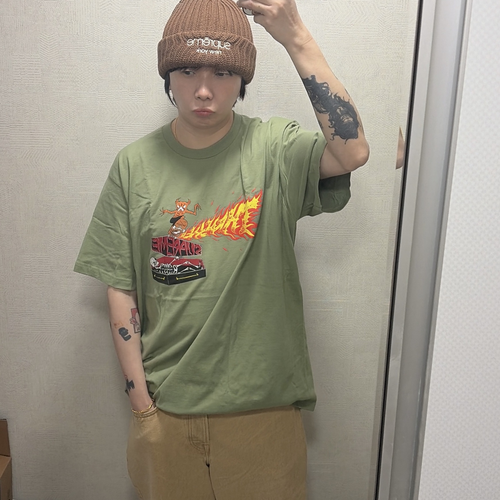 Stussy Denim Big OL' Jean Washed Sand, Supreme x Thrasher Back Tail T-Shirt Light Olive - 24FW 착용 스타일