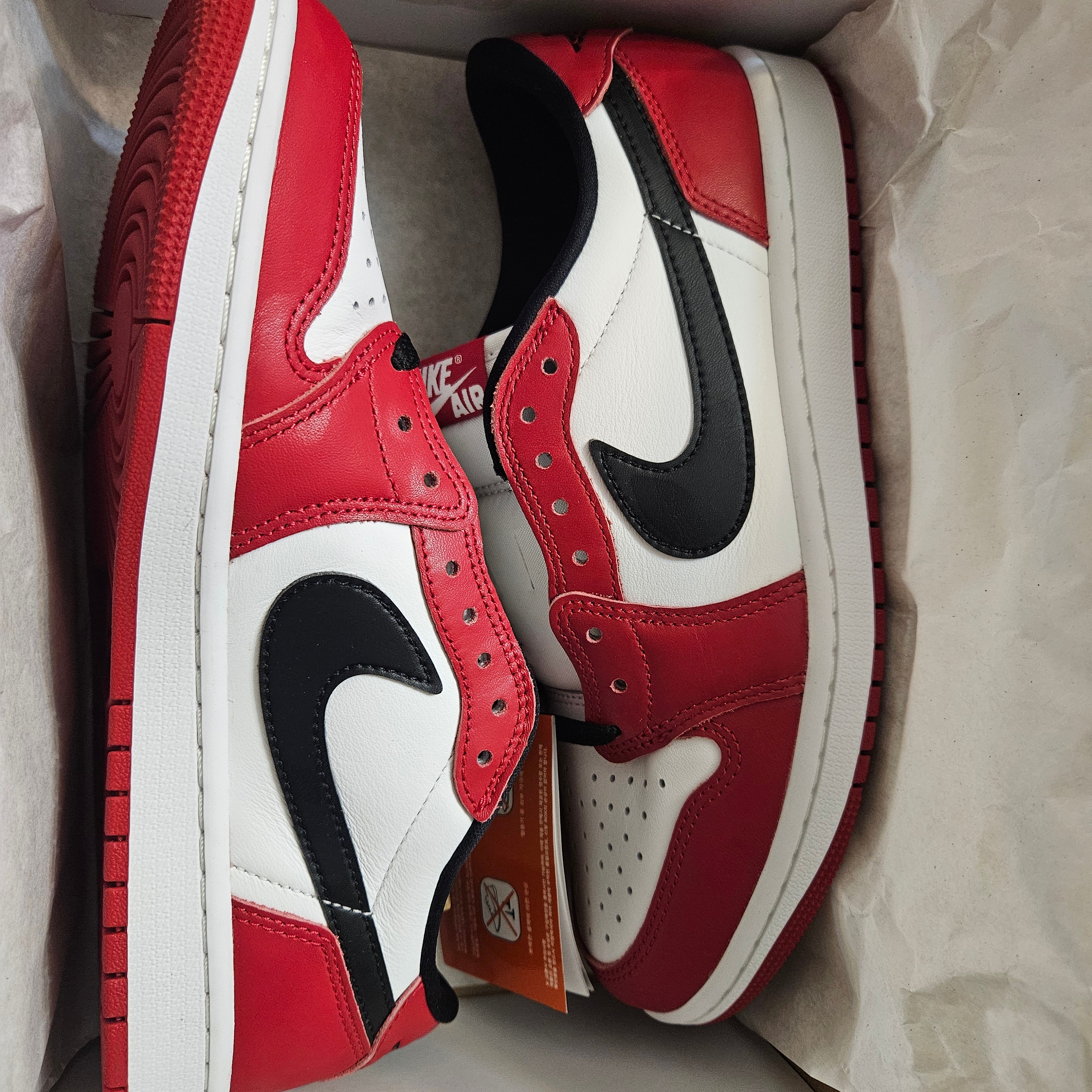 Jordan 1 Retro Low OG Chicago 착용 스타일 - 3