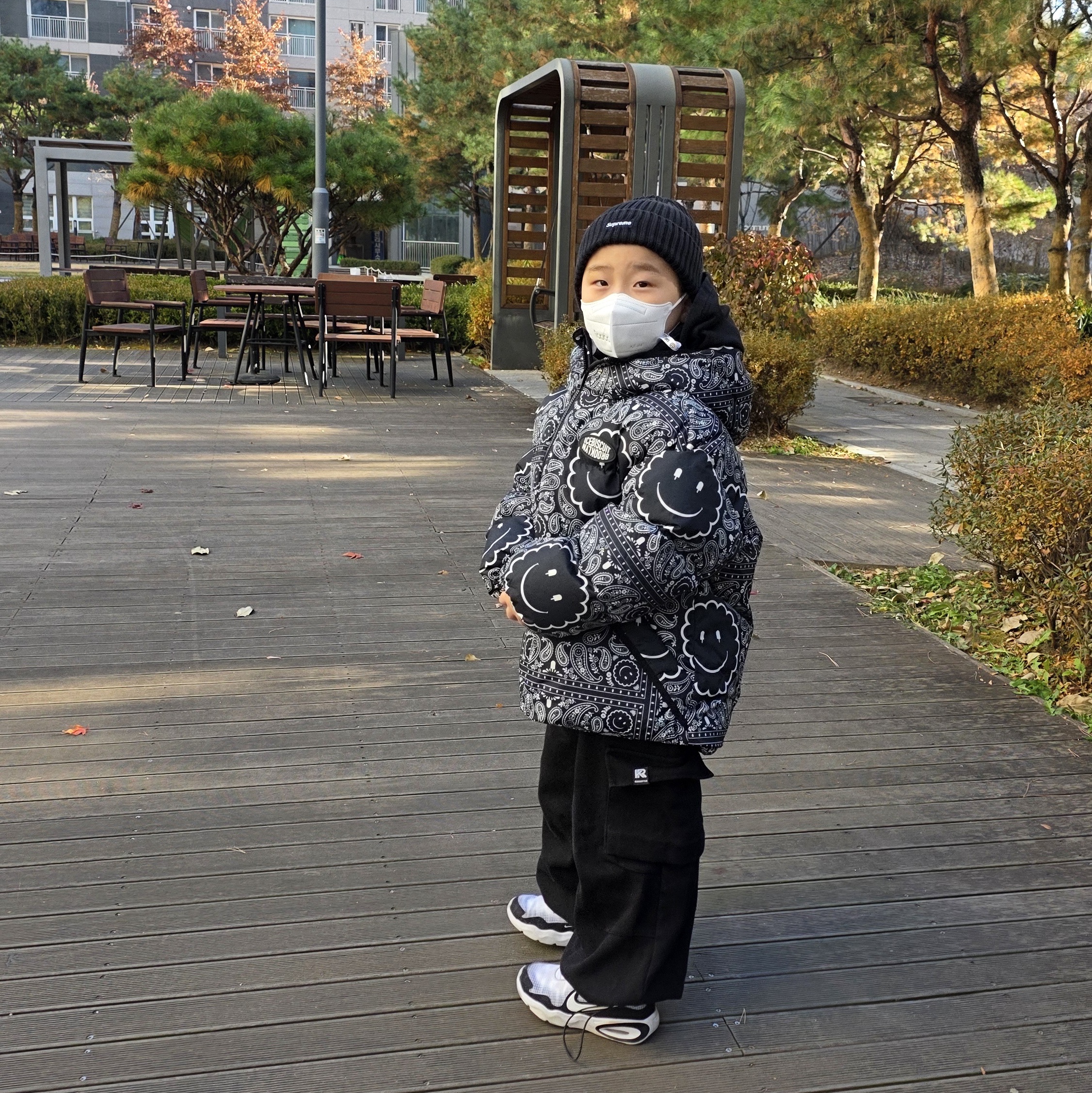 Supreme Overdyed Beanie Black 착용 스타일