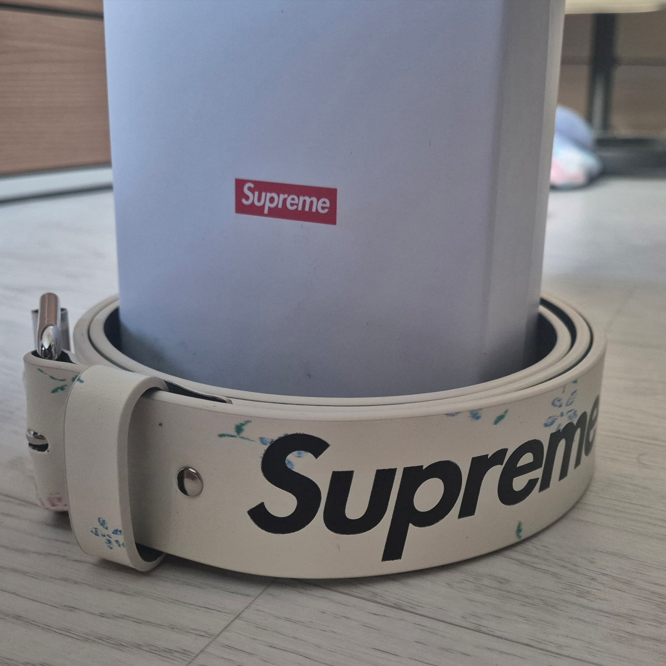 Supreme Repeat Leather Belt Floral - 25FW 착용 스타일