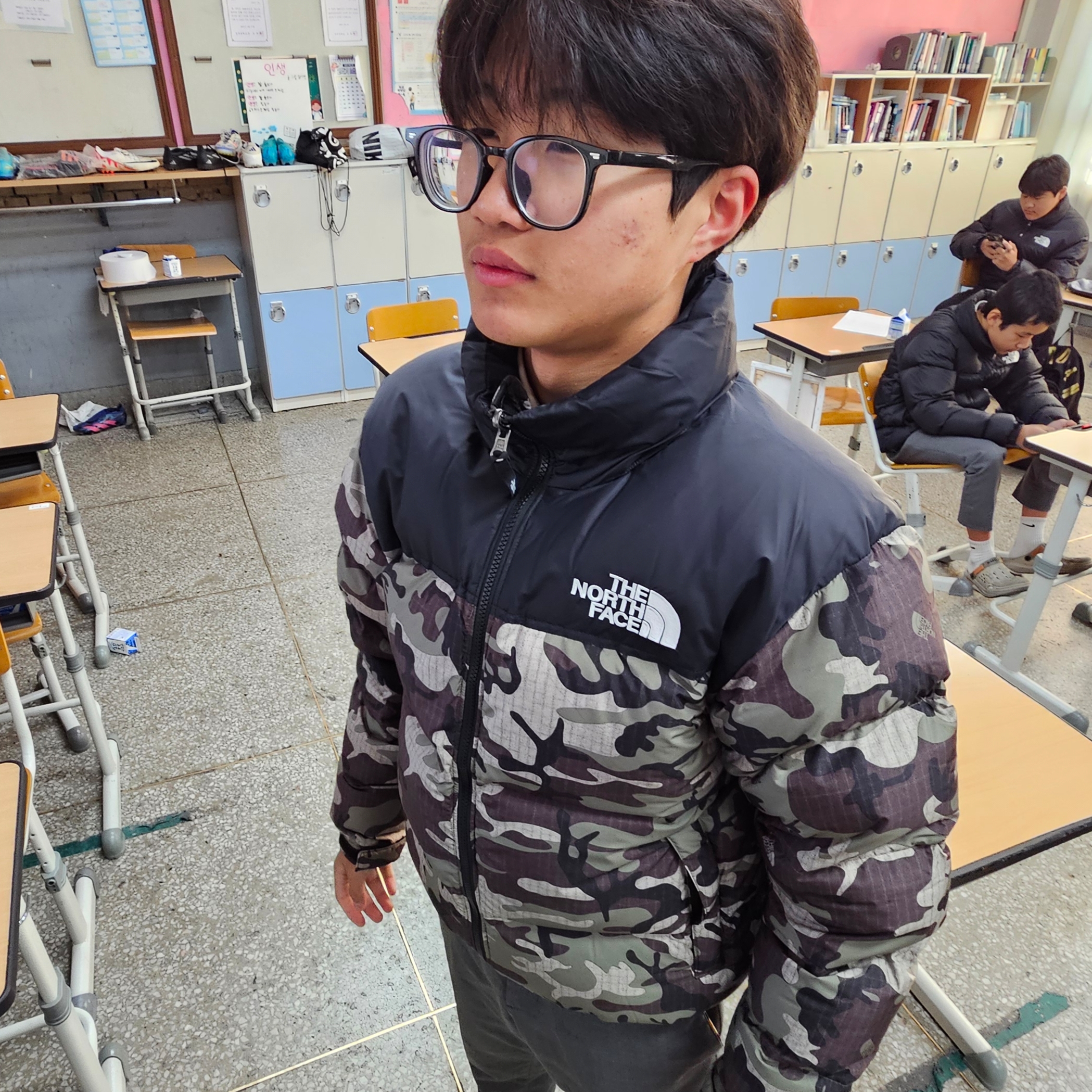 The North Face 1996 Novelty Nuptse Jacket Khaki, (W) The North Face White Label Novelty Nuptse Down Jacket Black 착용 스타일 - 1
