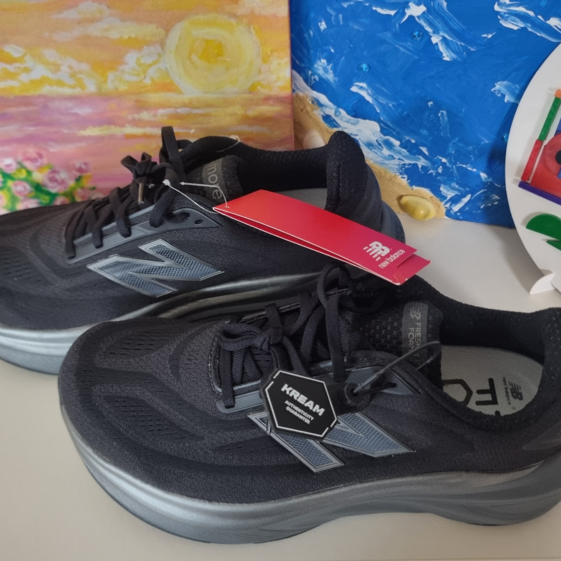 New Balance Fresh Foam More v6 Black Castlerock Black Metallic - 2E 착용 스타일 - 1