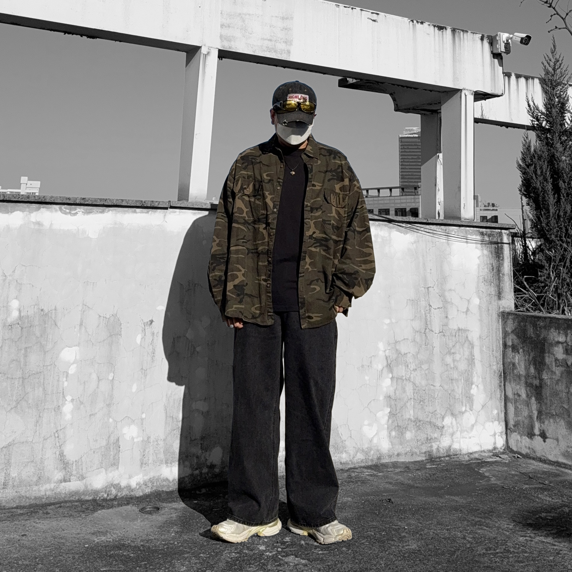 Undermycar Niop Camouflage Over Fit Shirt Iguana - 23SS, Balenciaga Runner Sneakers White 착용 스타일 - 3