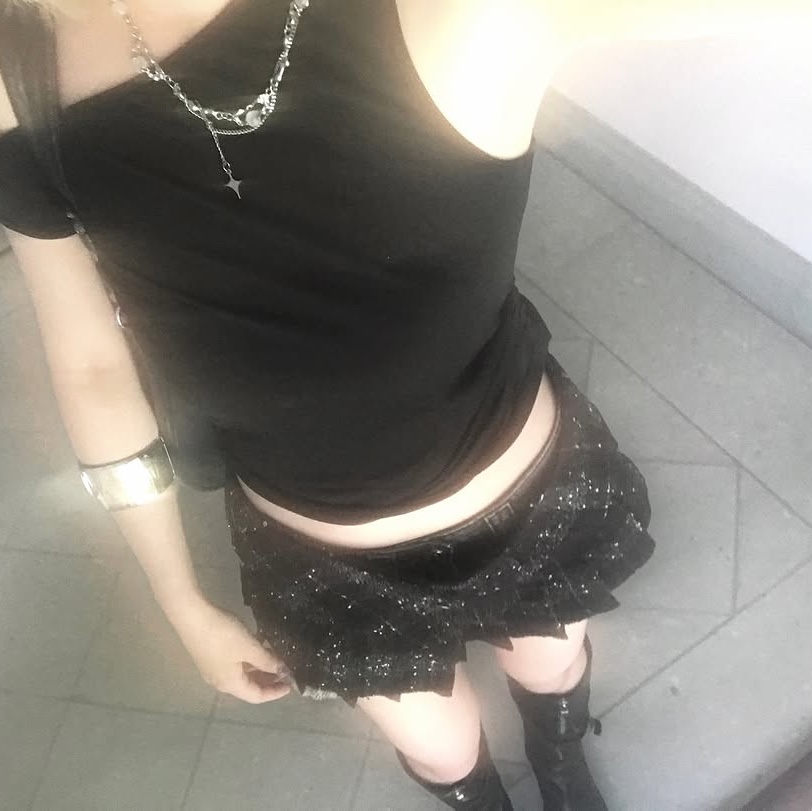 [KREAM 단독] Bonnae Micro mini pleats skirt Black, [KREAM 단독] Bonnae Micro mini pleats skirt Ivory 착용 스타일