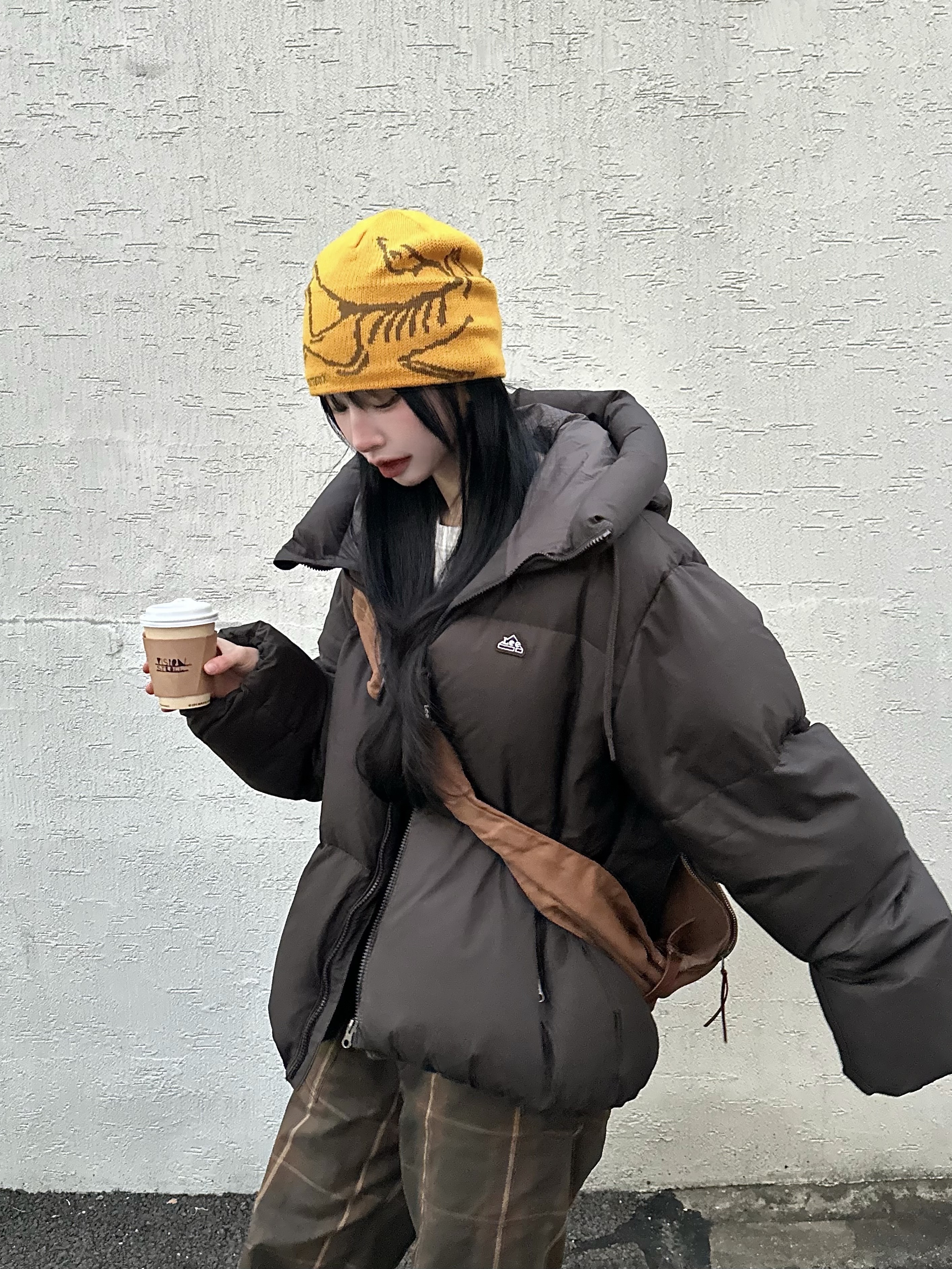 Arc'teryx Bird Head Toque Oracle, Kapital No.6 Canvas Snufkin Bag Camel 착용 스타일 - 5