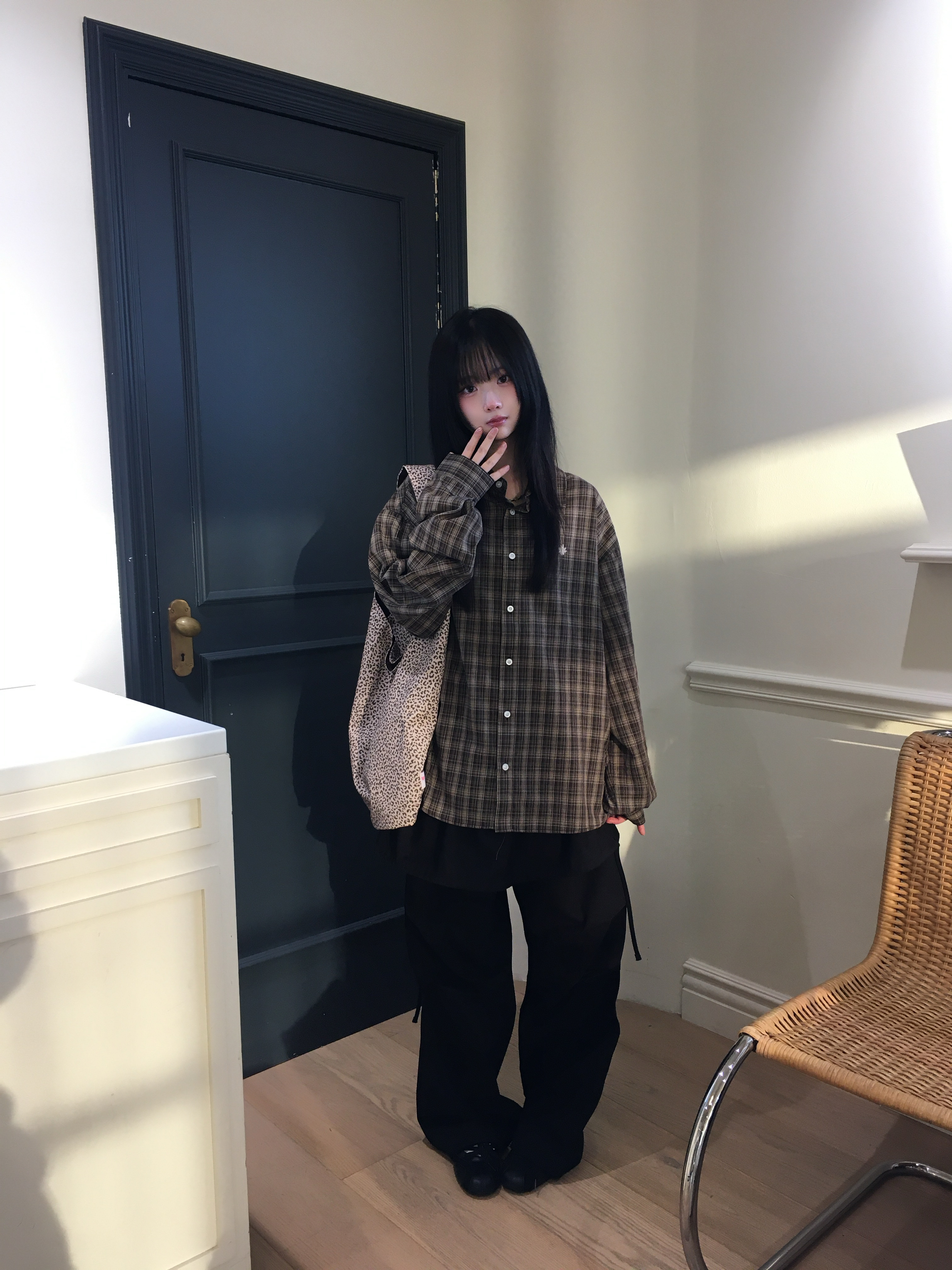 SLOW RECORD HOUSE Kane Check Shirt Brown 착용 스타일 - 1