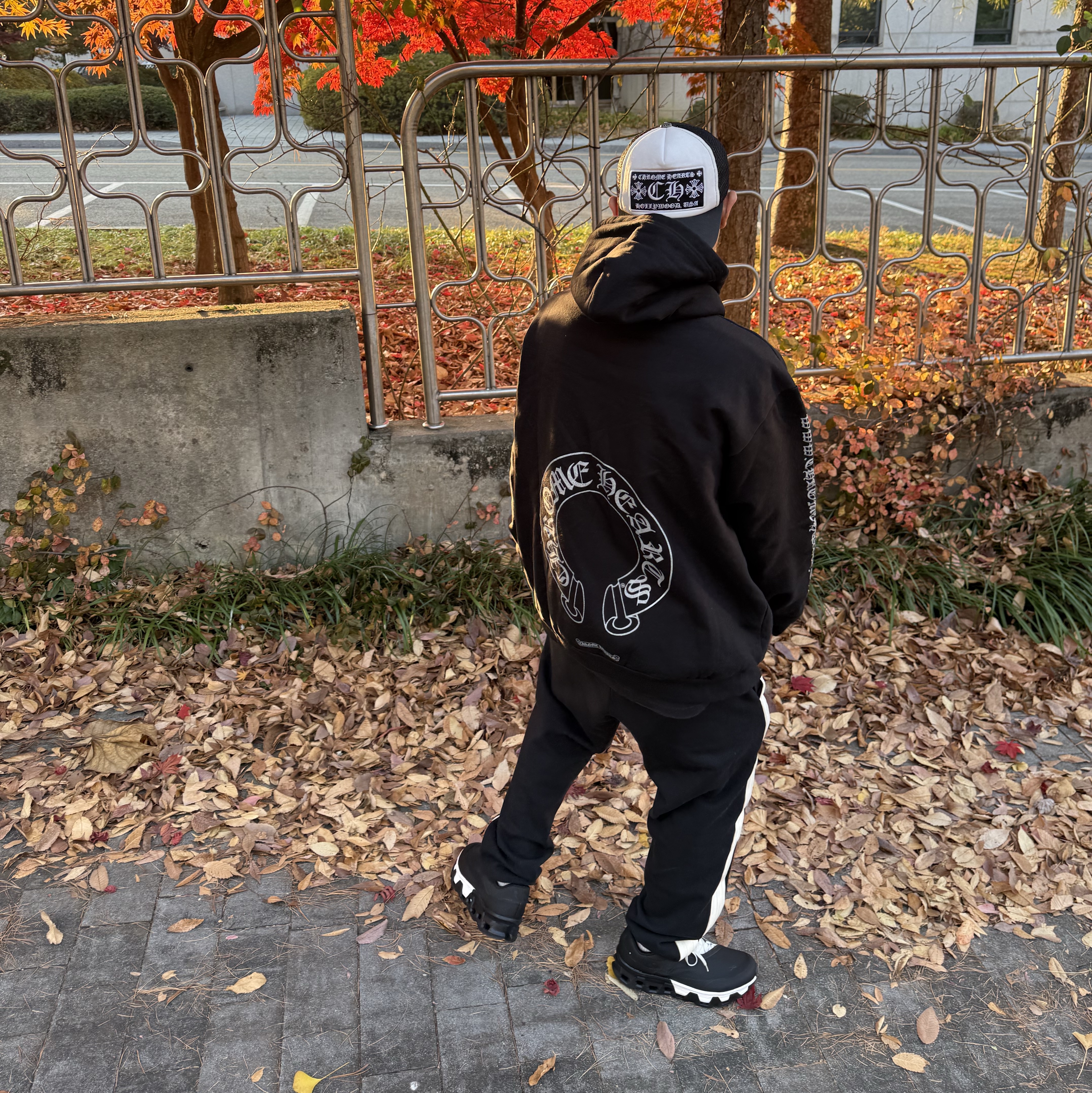 On Running x Post Archive Faction (Paf) Cloudmonster Hyper Black 착용 스타일 - 1