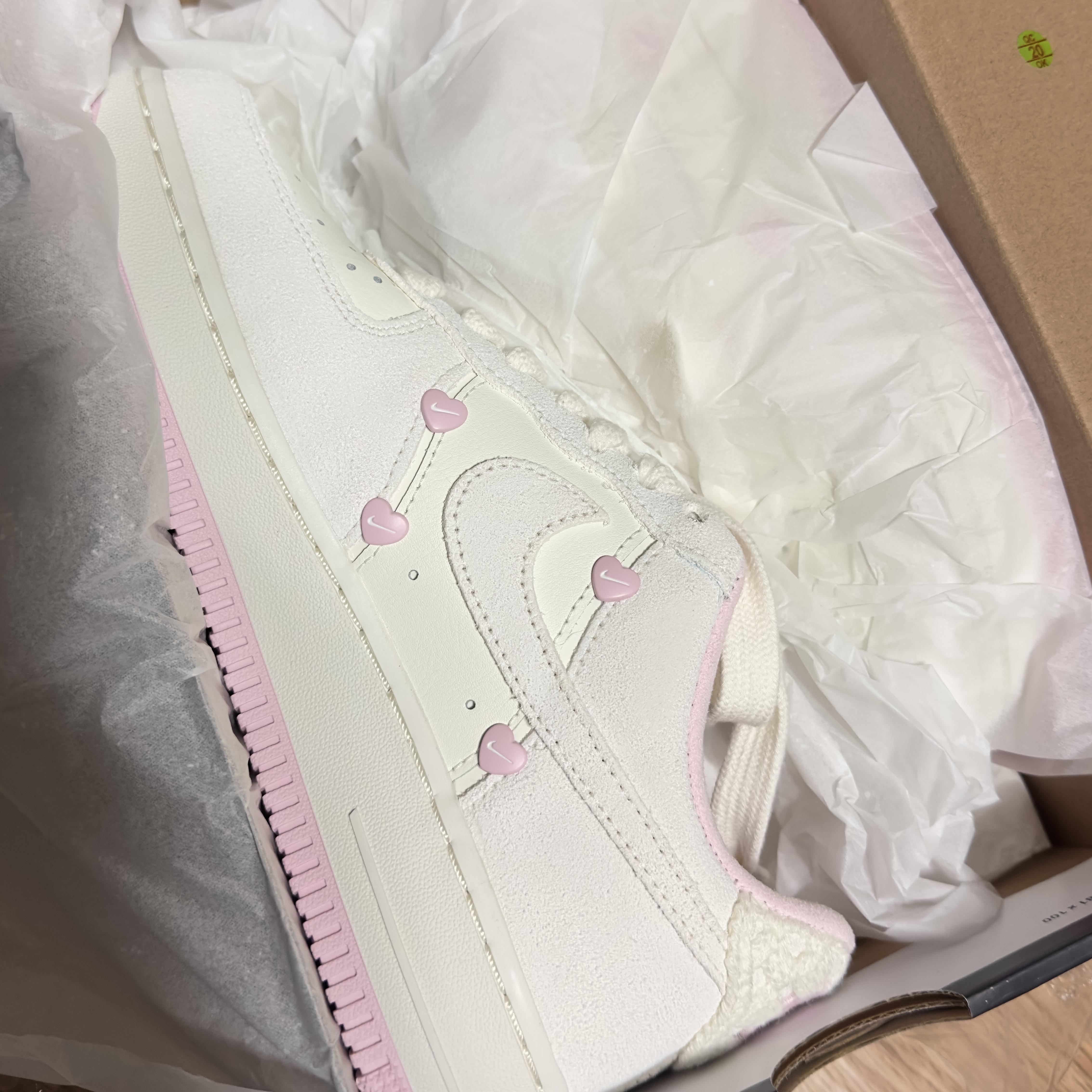 (W) Nike Air Force 1 Low Valentine's Day Sail Pink Foam 착용 스타일 - 2