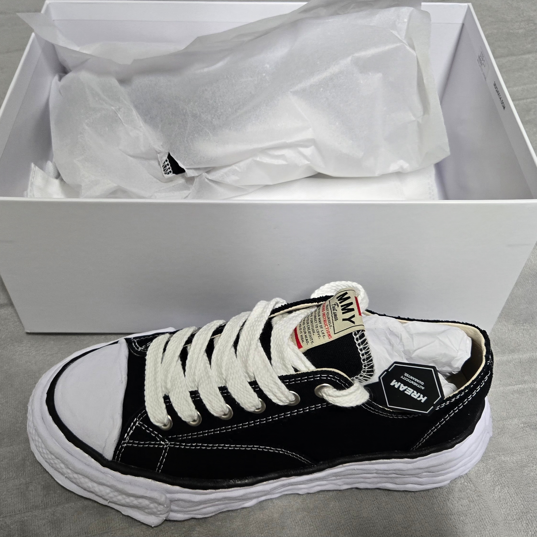 Maison Mihara Yasuhiro Peterson23 OG Sole Canvas Low-top Sneakers Black 착용 스타일