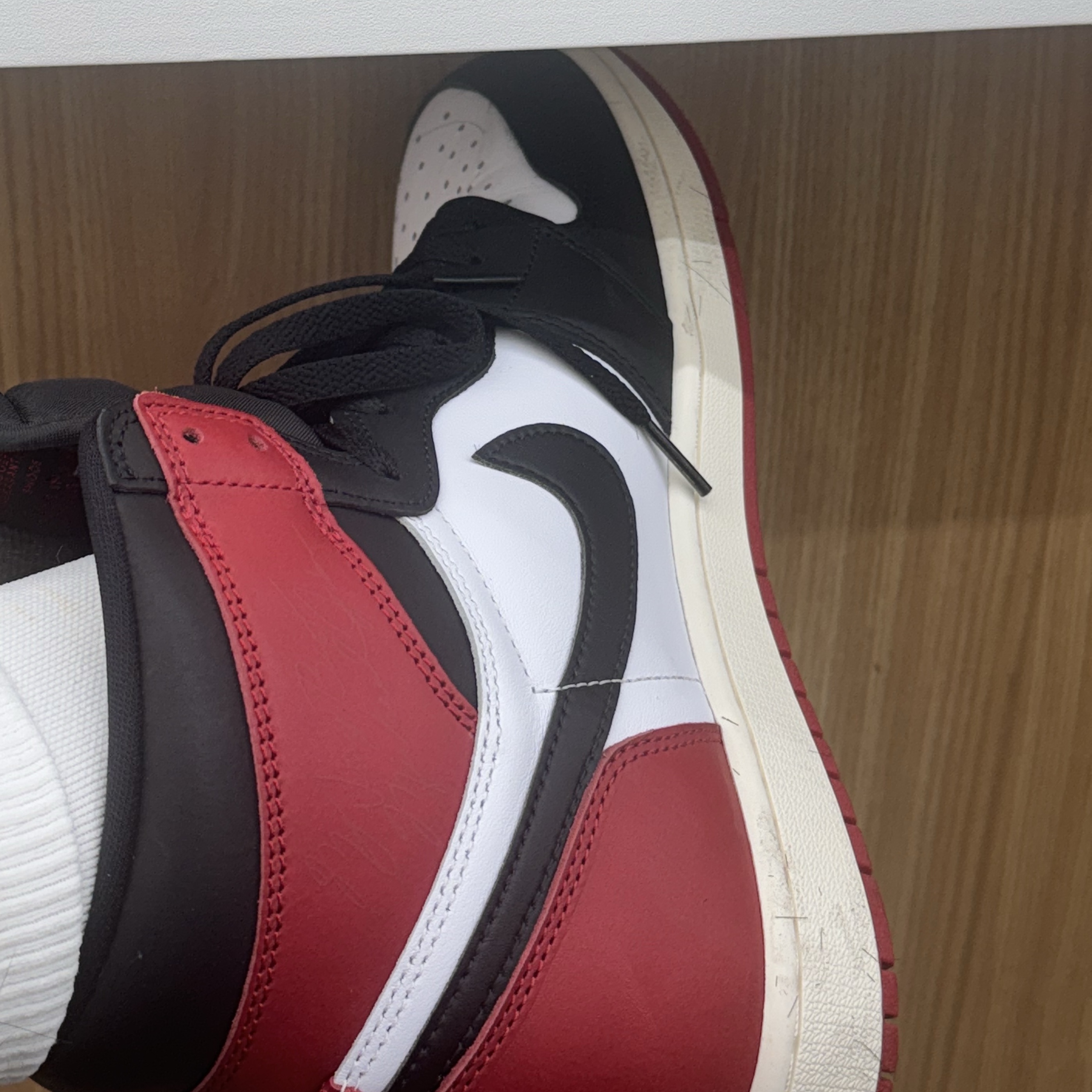 Jordan 1 Retro High OG Black Toe 착용 스타일 - 2