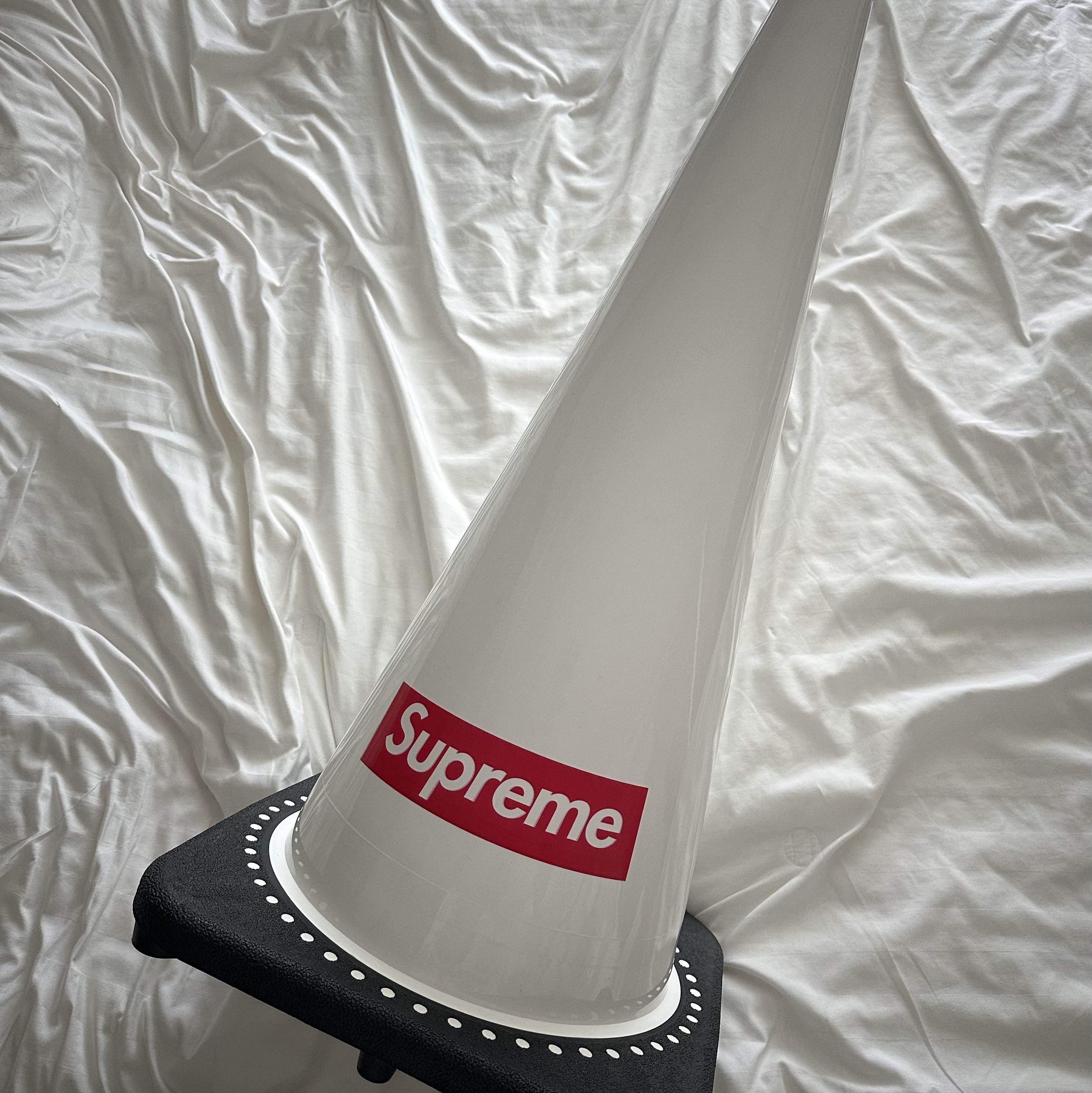 Supreme Traffic Cone White - 25FW 착용 스타일