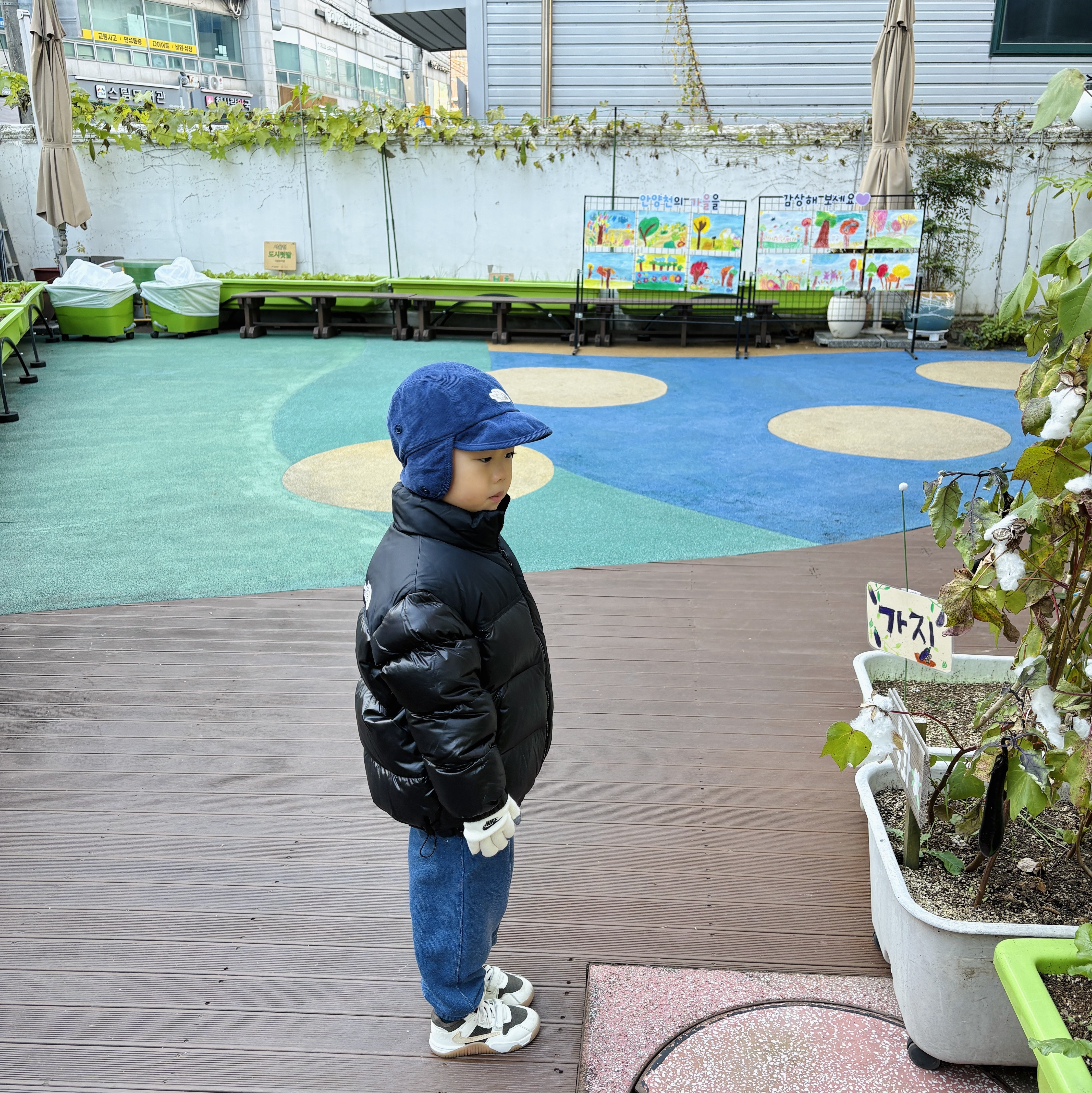 (Kids) The North Face 1996 Eco Nuptse Down Jacket Real Black, (TD) Jordan x Travis Scott Jumpman Jack TR Sail and Dark Mocha 착용 스타일 - 4
