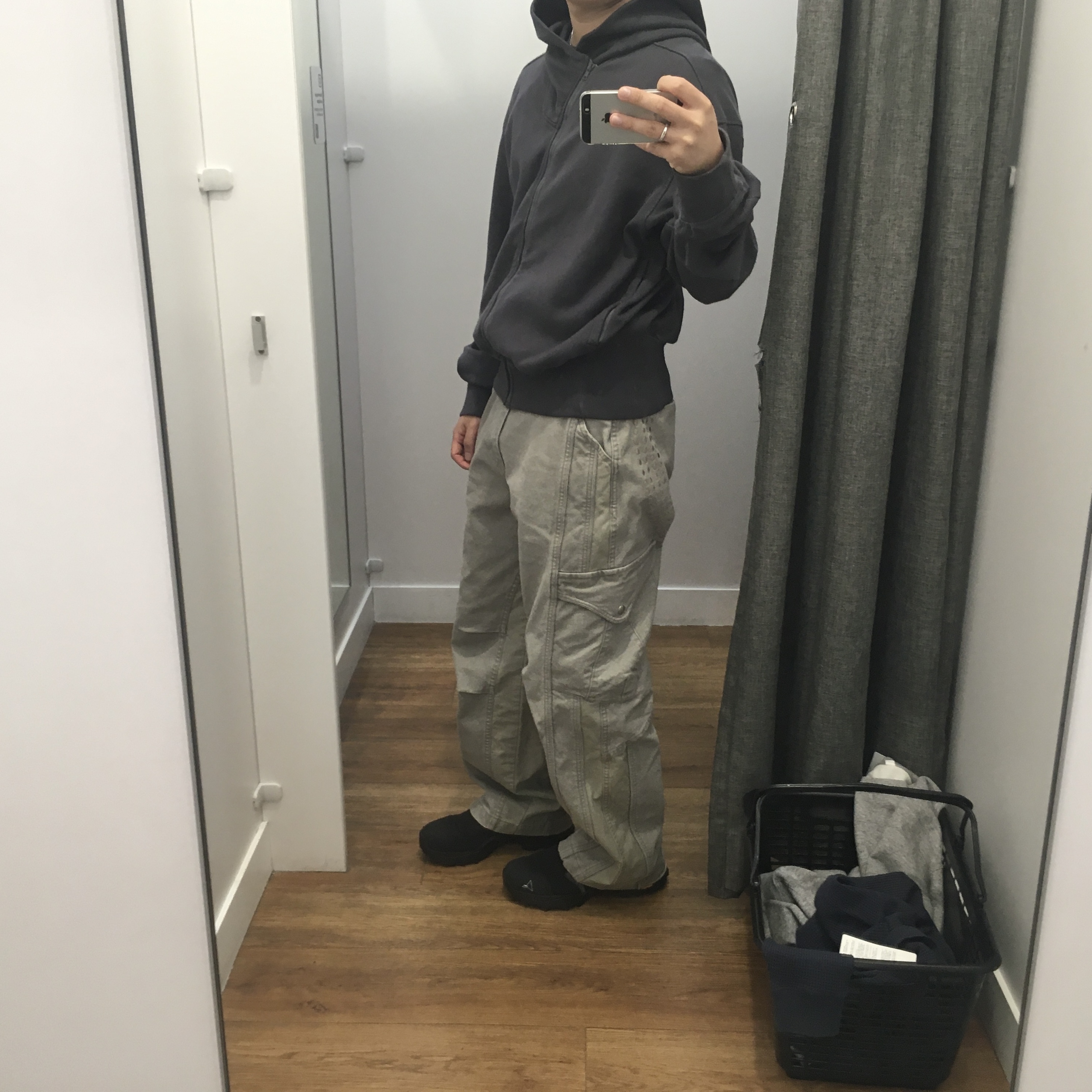 Ignota Core:13 Vein Cargo Pants Warm Grey, Roa Hiking Minaar Black 착용 스타일 - 1