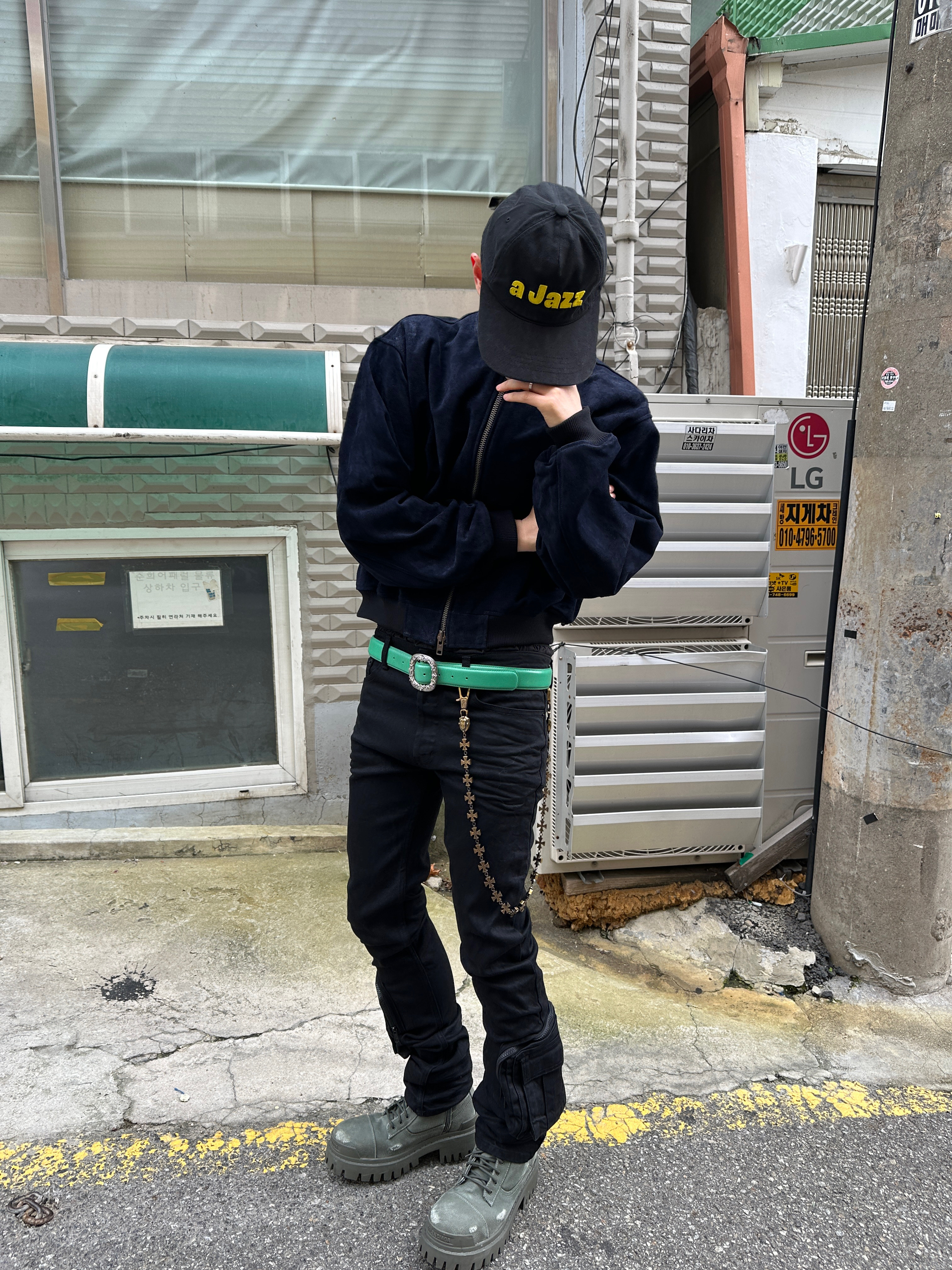Undermycar 25SS Jeanne D'Arc Sword of Altar Embroidered Suede Blouson Navy, Undermycar 25FW Sinobi Tactical Slim Black Jeans Black 착용 스타일 - 3