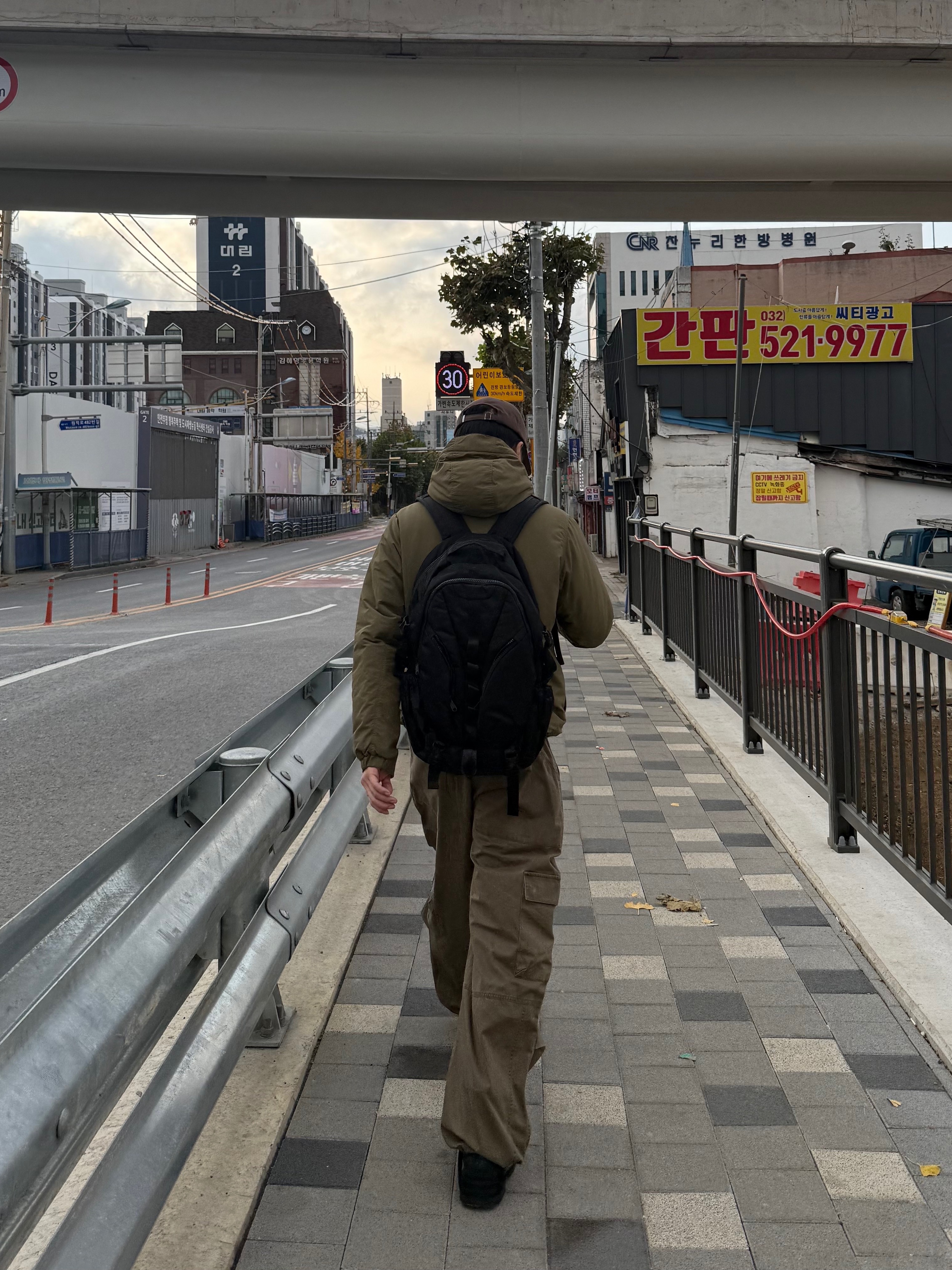 noun Washed Cargo Pants Khaki 착용 스타일 - 4