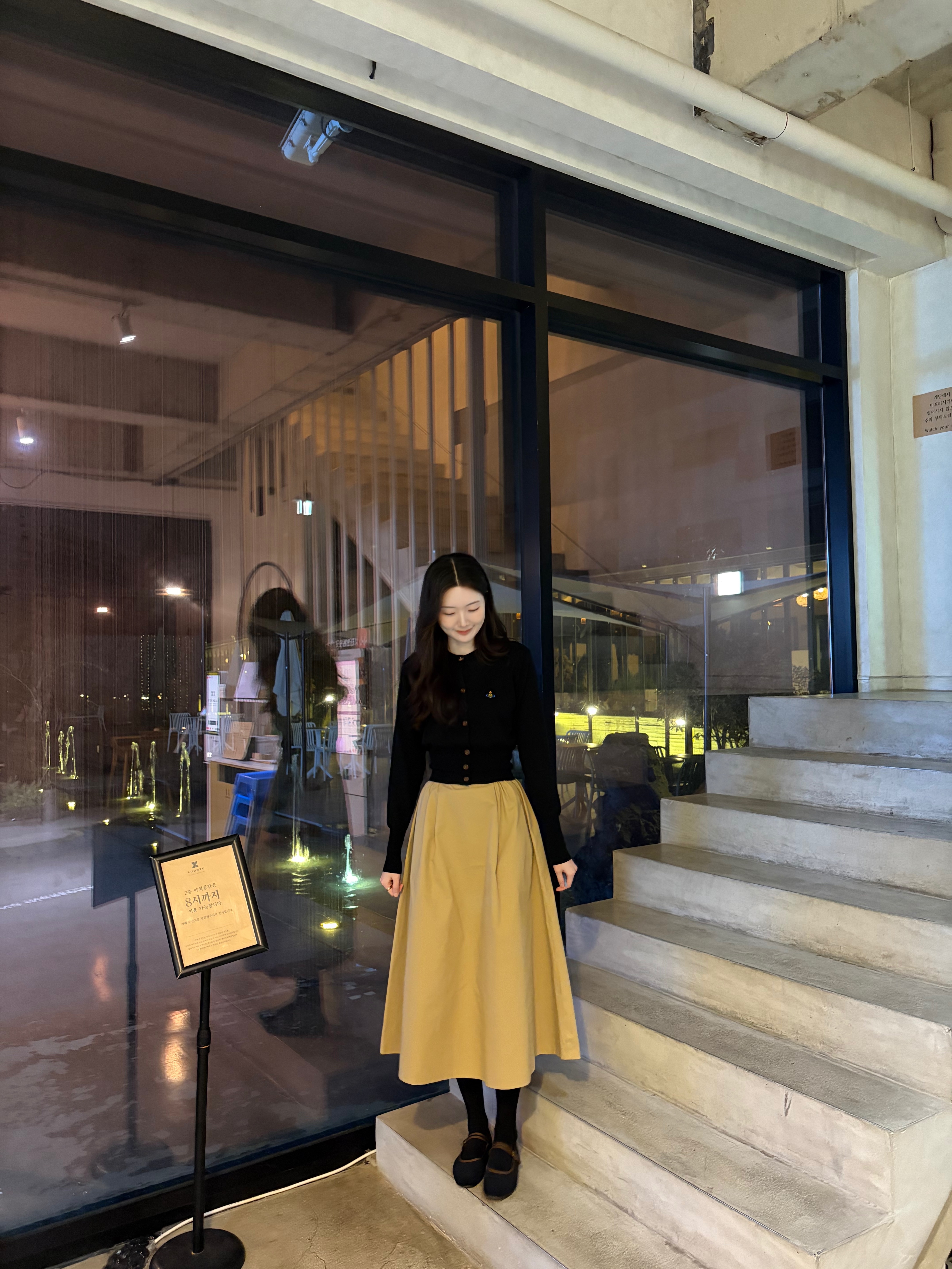 (W) Vivienne Westwood Bea Cropped Cardigan Black 착용 스타일