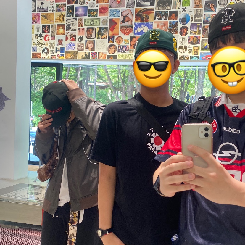 Supreme Multi S Logo New Era Green - 25SS, Supreme Multi S Logo New Era Black - 25SS 착용 스타일 - 1