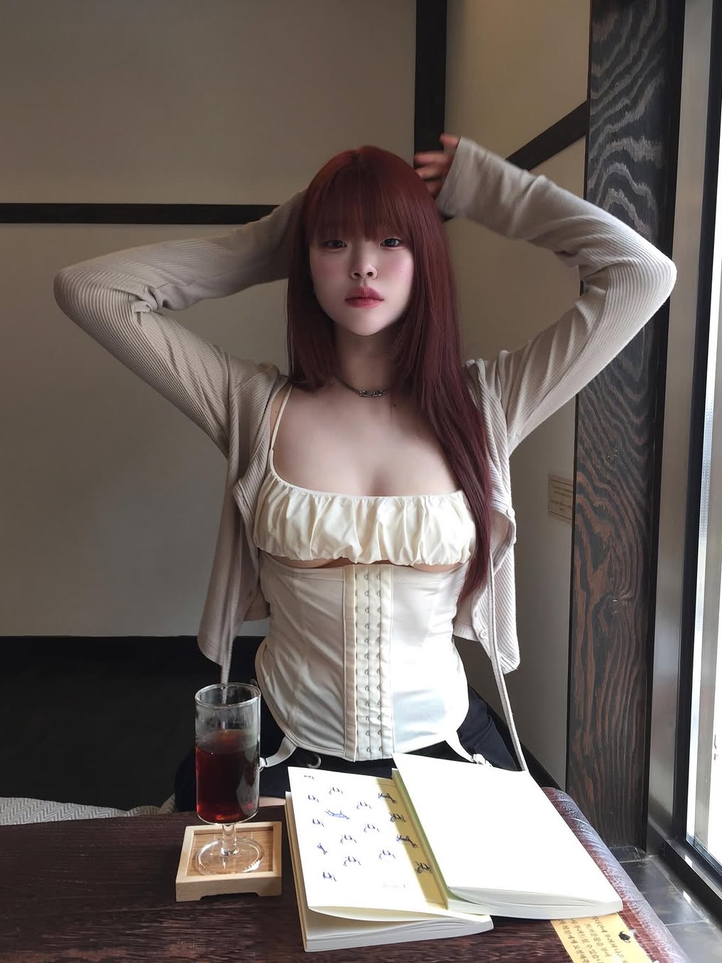 [KREAM 단독] Bonnae Lace-up corset top Black, [KREAM 단독] Bonnae Lace-up corset top Ivory 착용 스타일