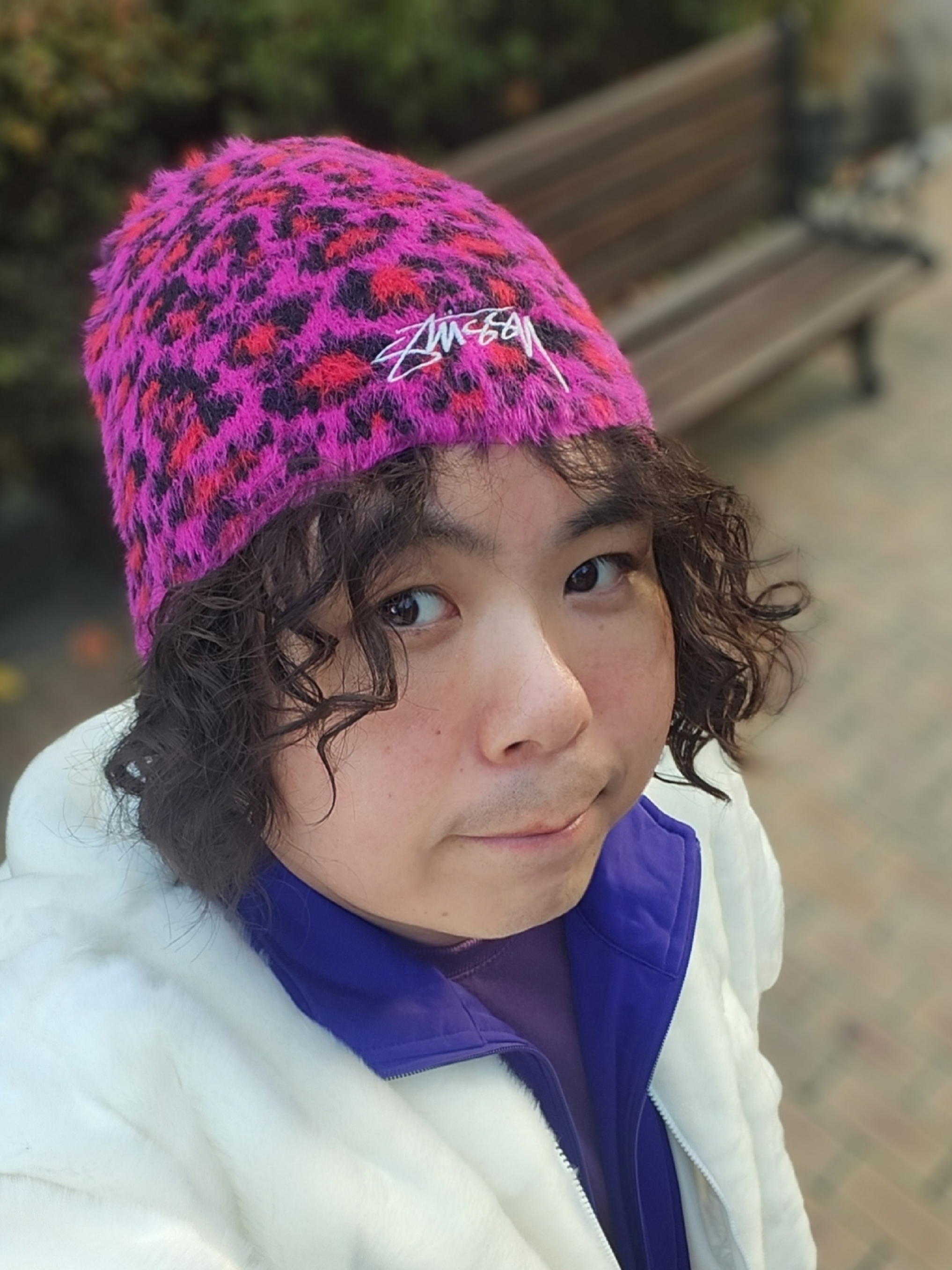 Stussy Skullcap Leopard Pink, Uniqlo x Needles Fleece Wide Pants Longer Length Dark Gray - KR 착용 스타일 - 2