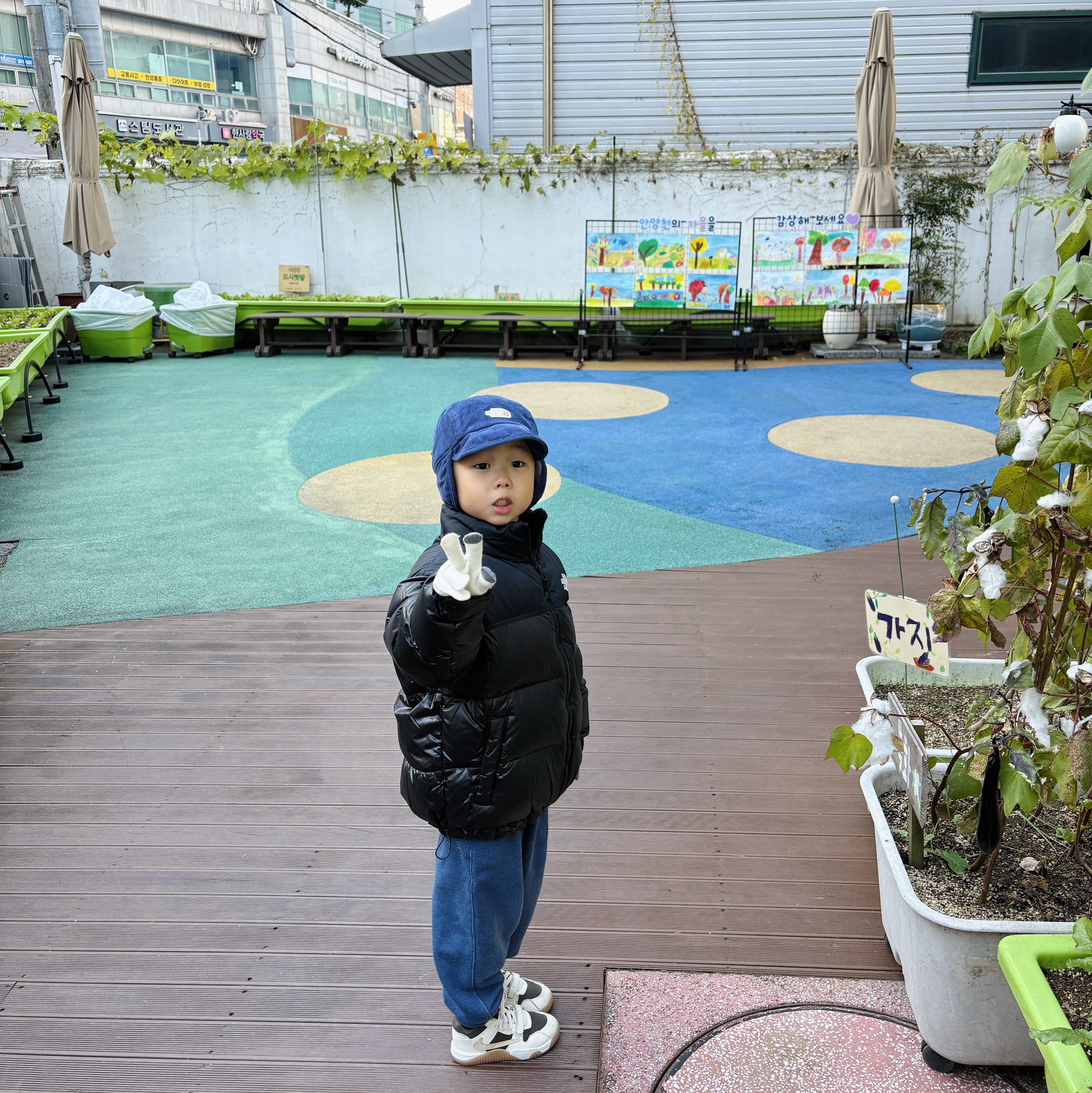 (Kids) The North Face 1996 Eco Nuptse Down Jacket Real Black, (TD) Jordan x Travis Scott Jumpman Jack TR Sail and Dark Mocha 착용 스타일 - 3