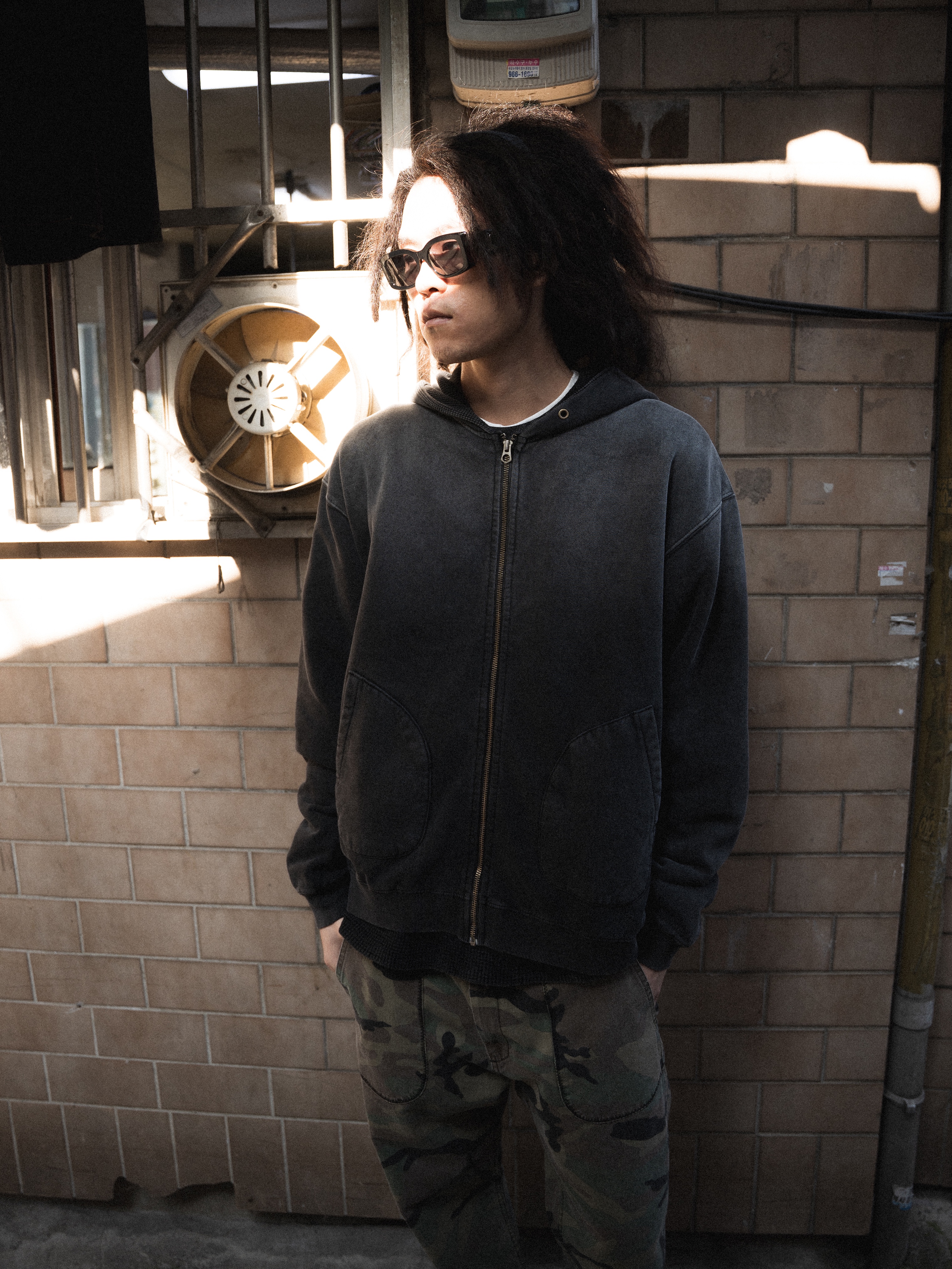 POSR Overdyed Thermal Zip Hoodie Faded Black, POSR Washed Fatigue Pants Camo 착용 스타일