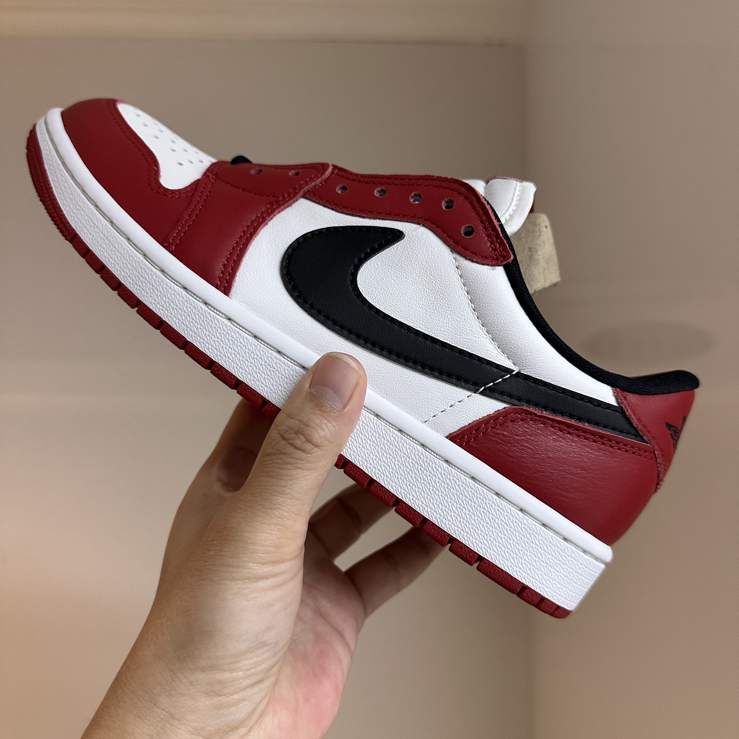 Jordan 1 Retro Low OG Chicago 착용 스타일 - 1